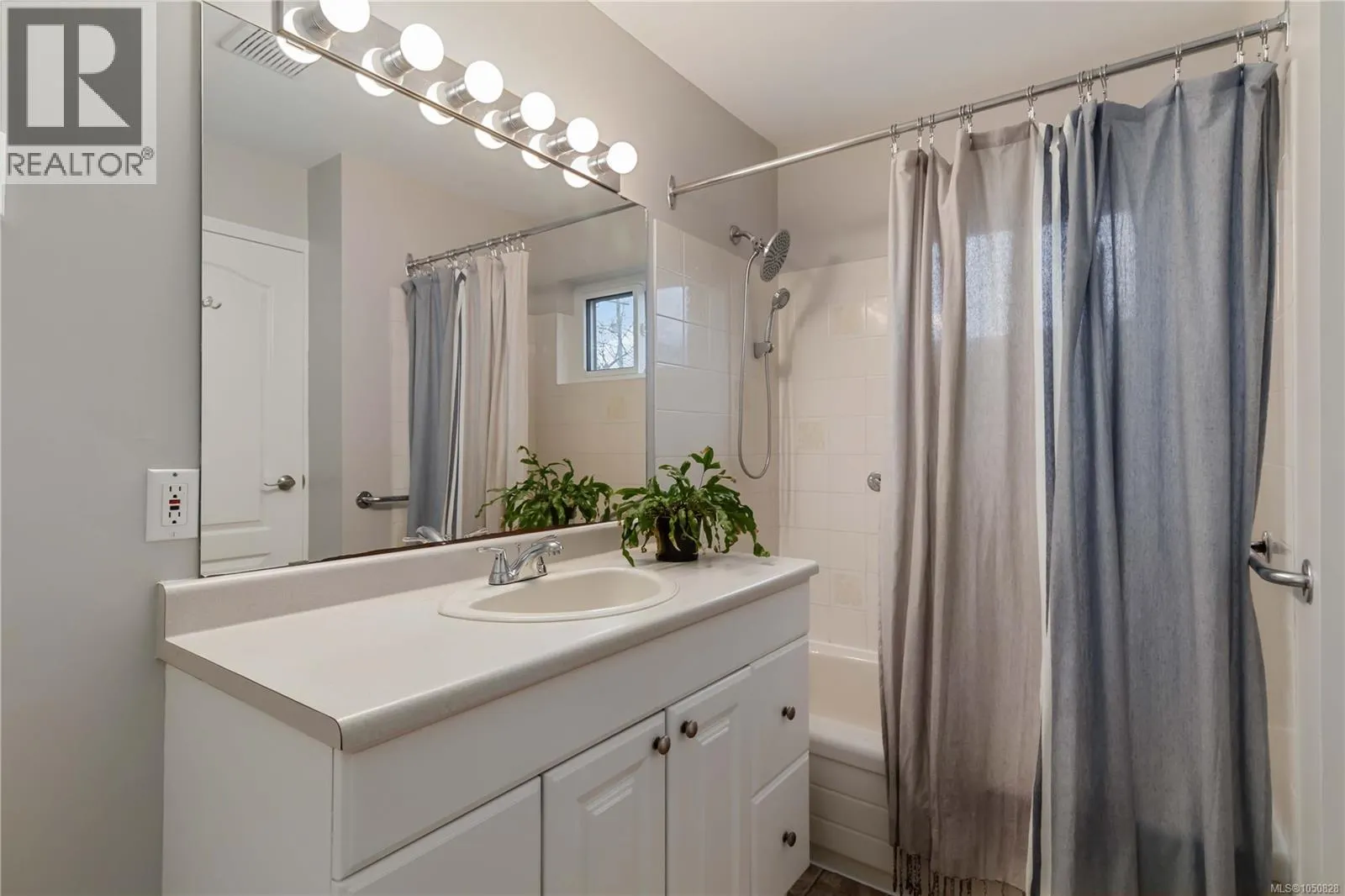 6756 Central Saanich Rd