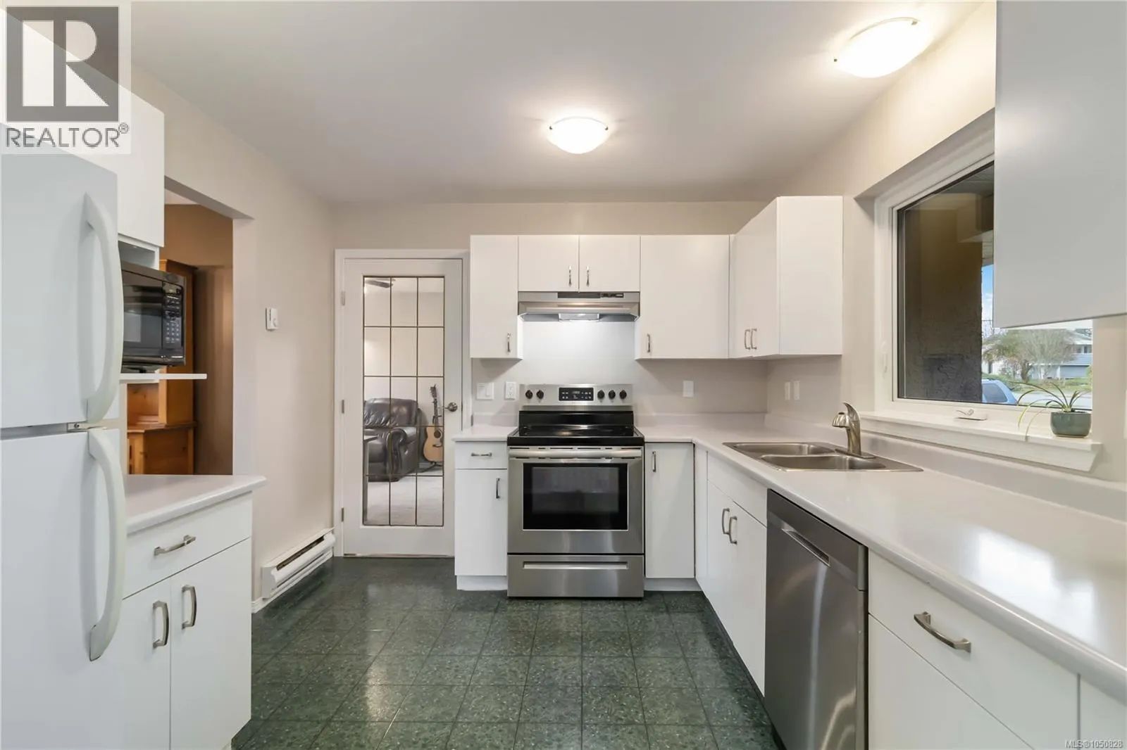 6756 Central Saanich Rd