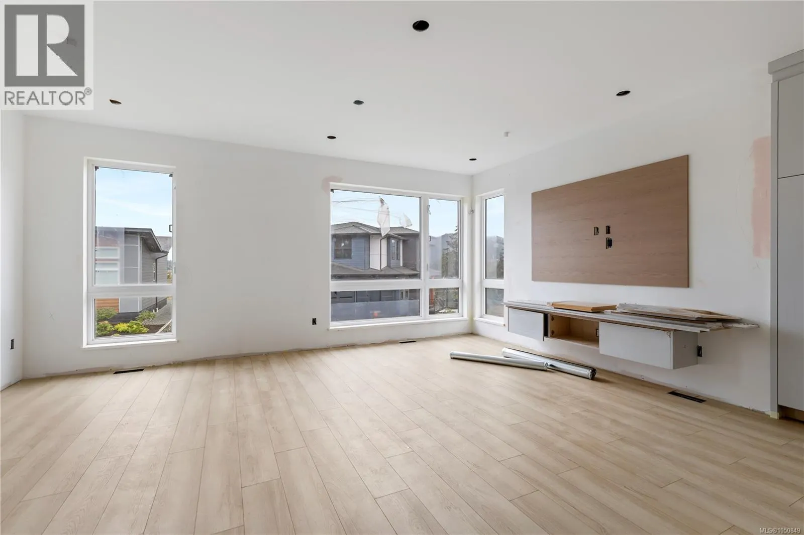 4 2787 Lakeview Terr
