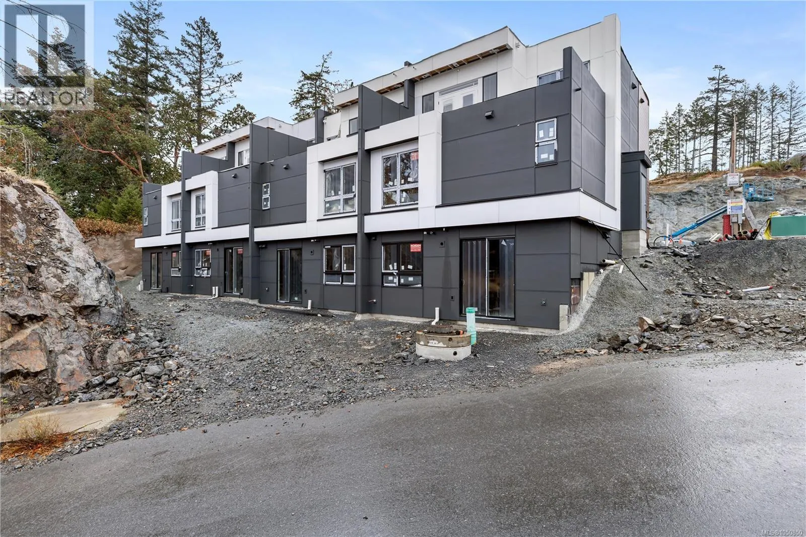 2 2787 Lakeview Terr
