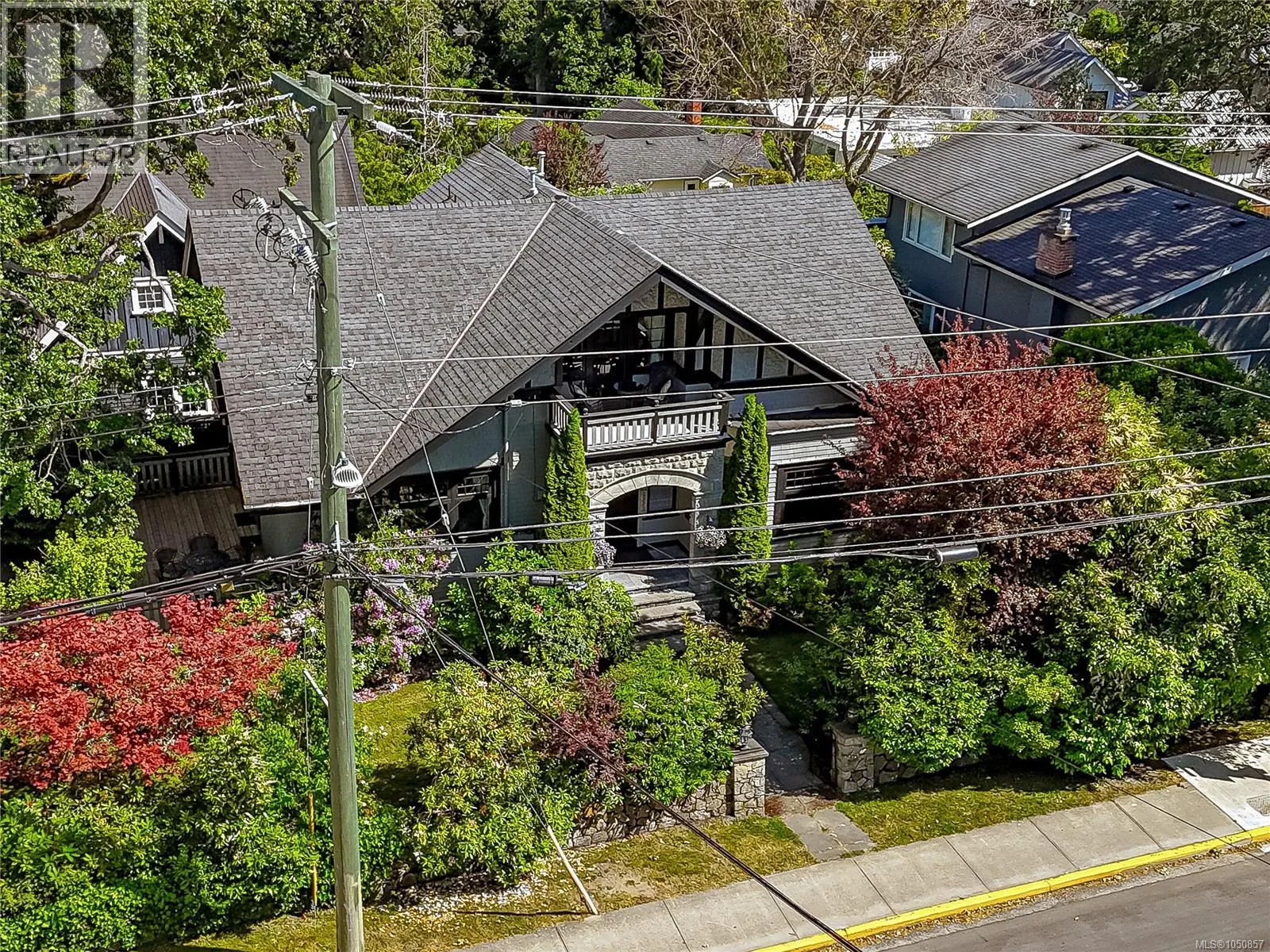 875 Richmond Ave