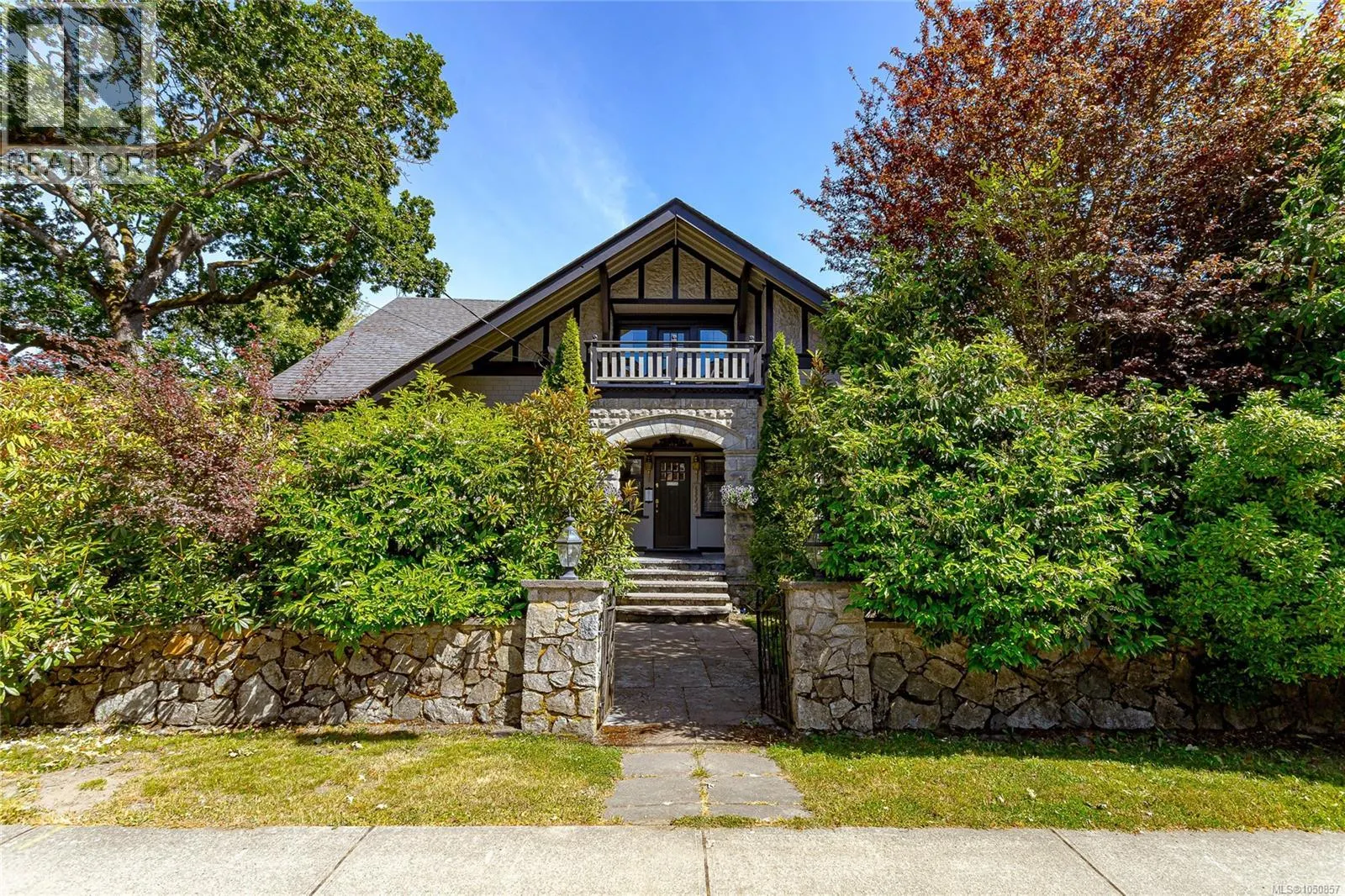 875 Richmond Ave