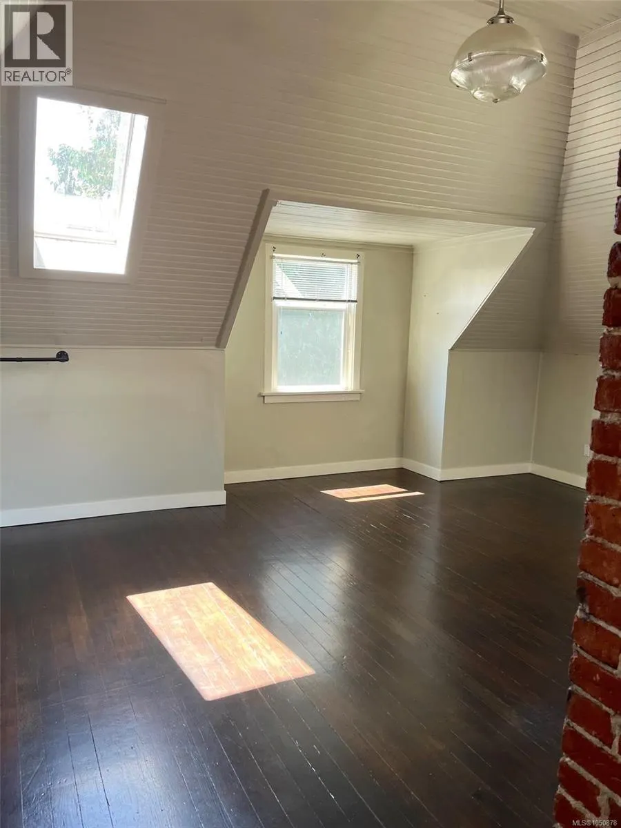 1249 Rockland Ave