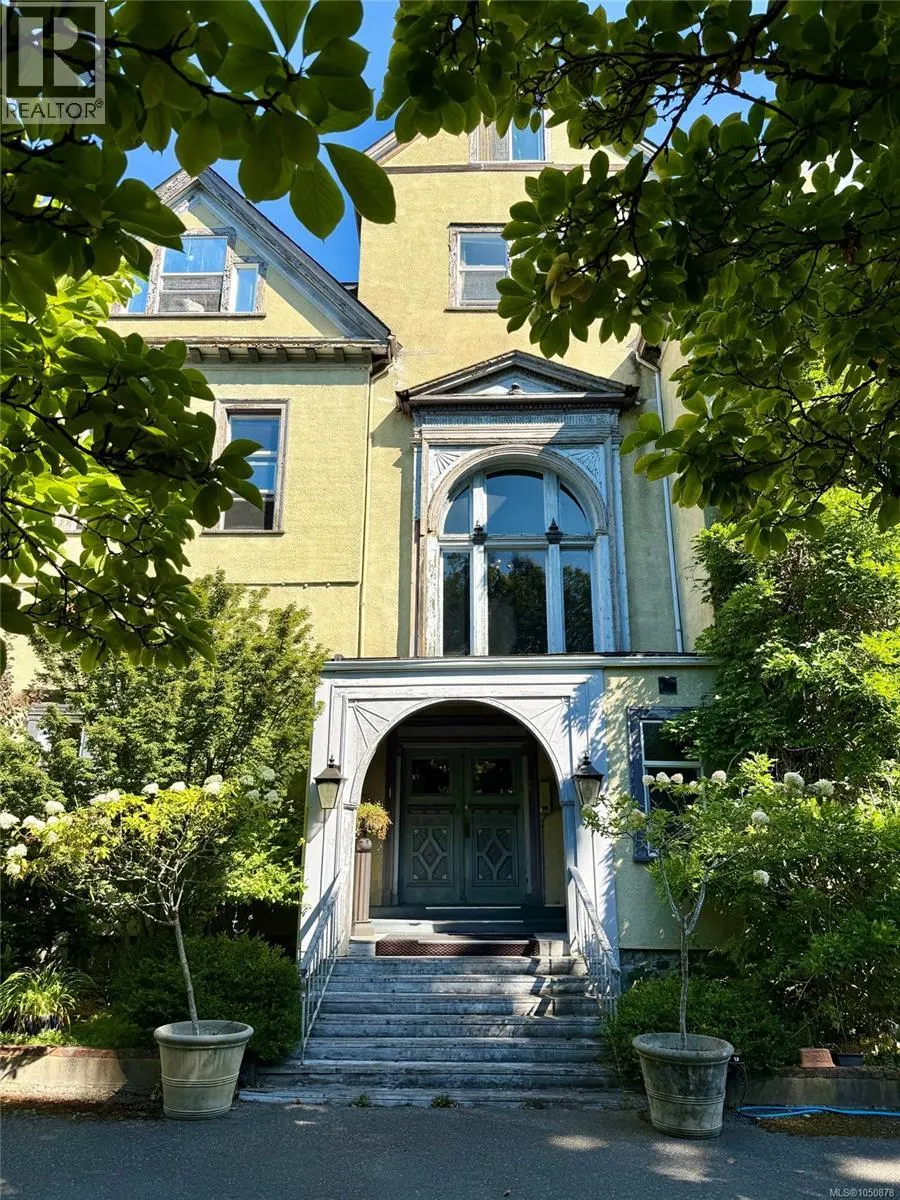 1249 Rockland Ave