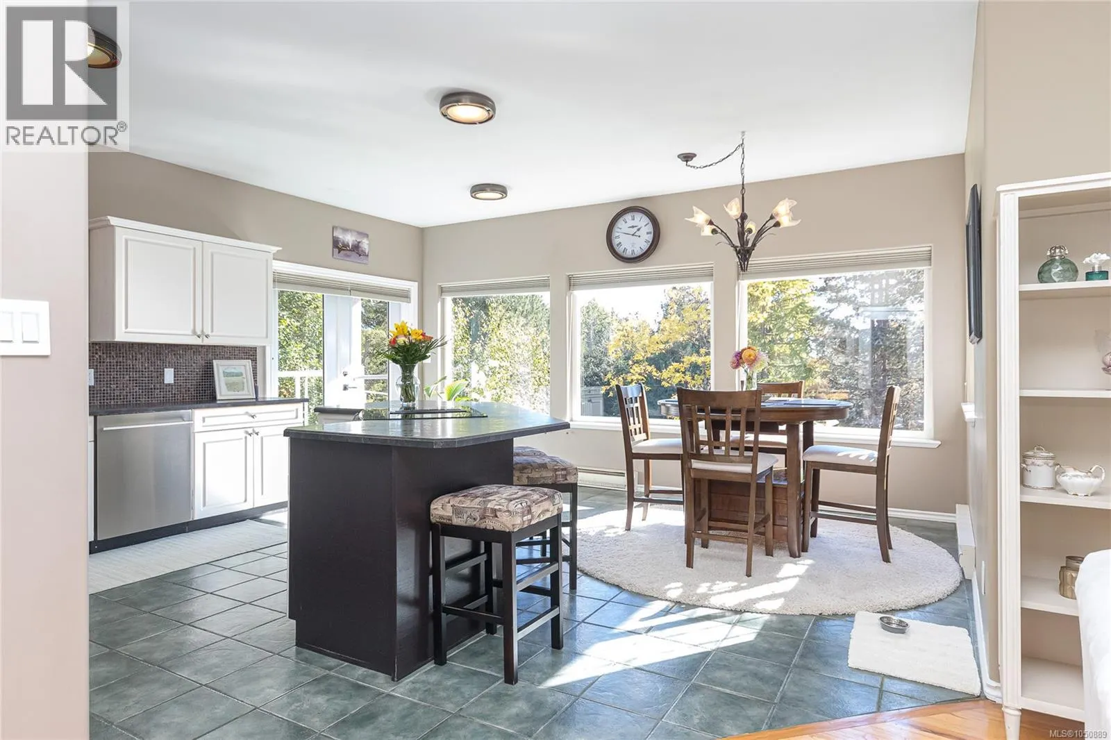 8593 Kingcome Cres