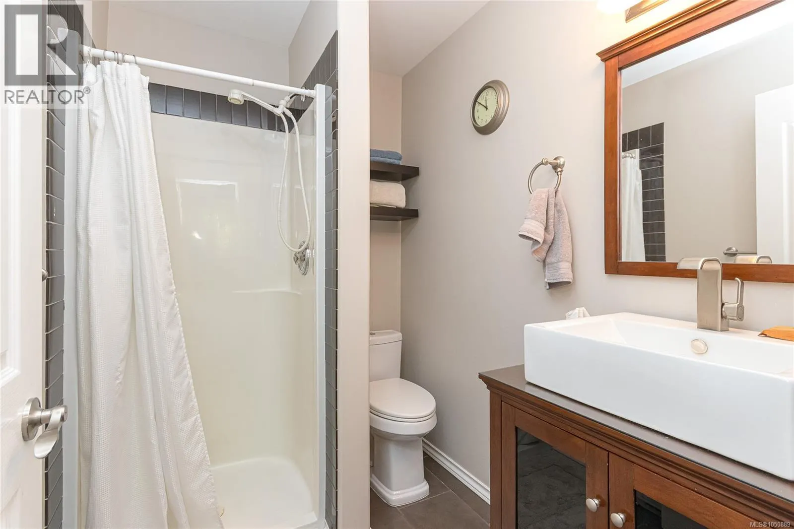 8593 Kingcome Cres