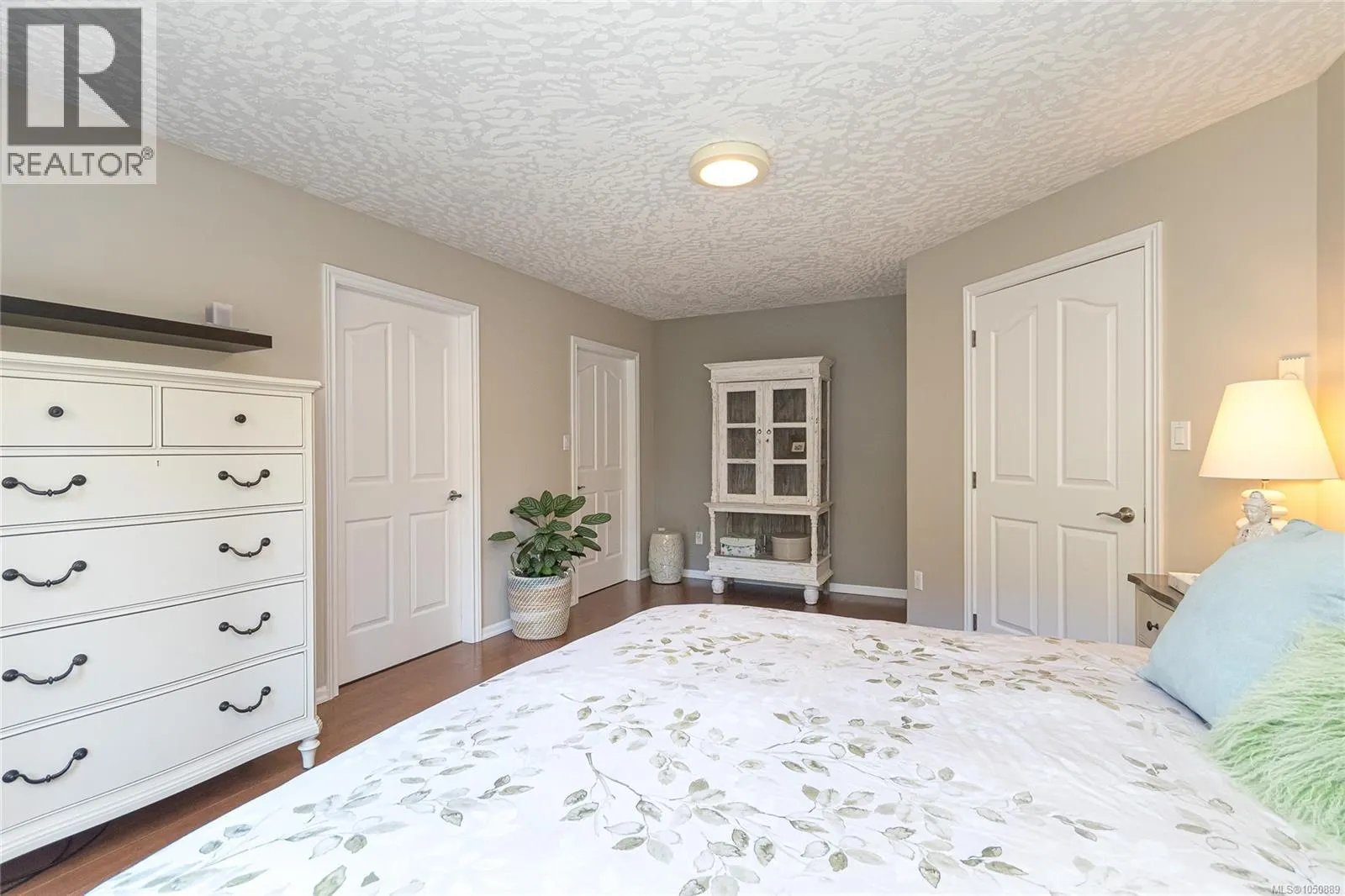 8593 Kingcome Cres