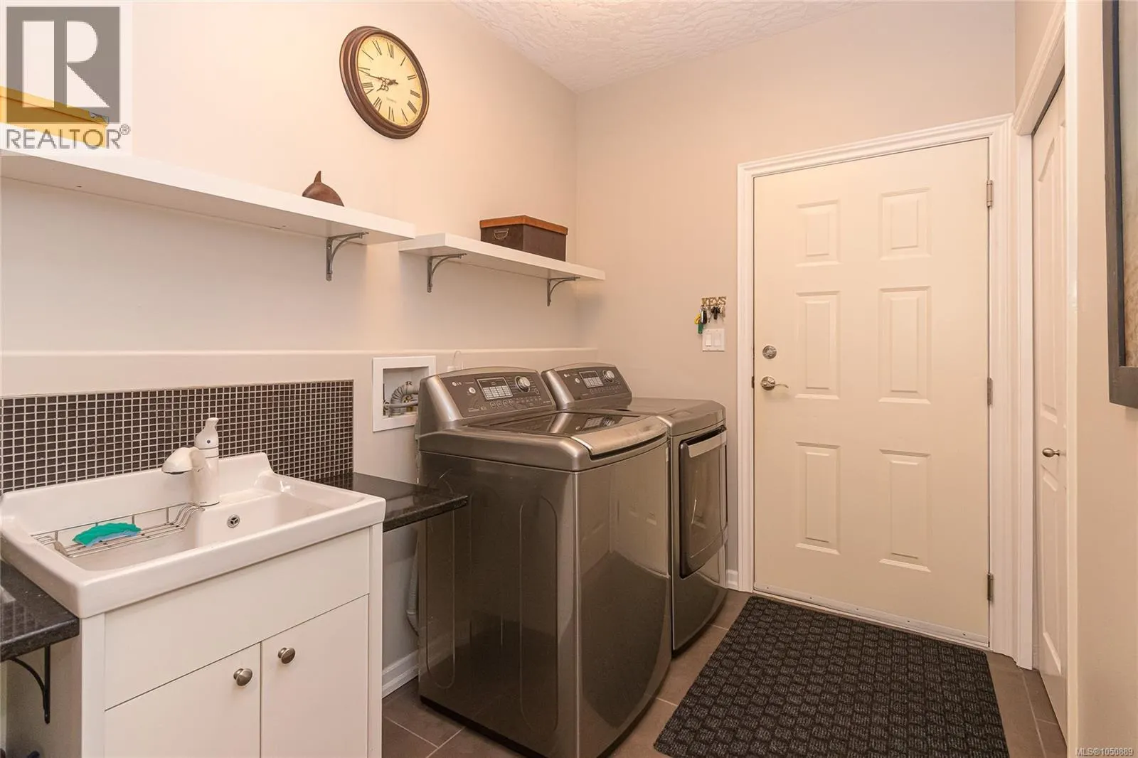8593 Kingcome Cres