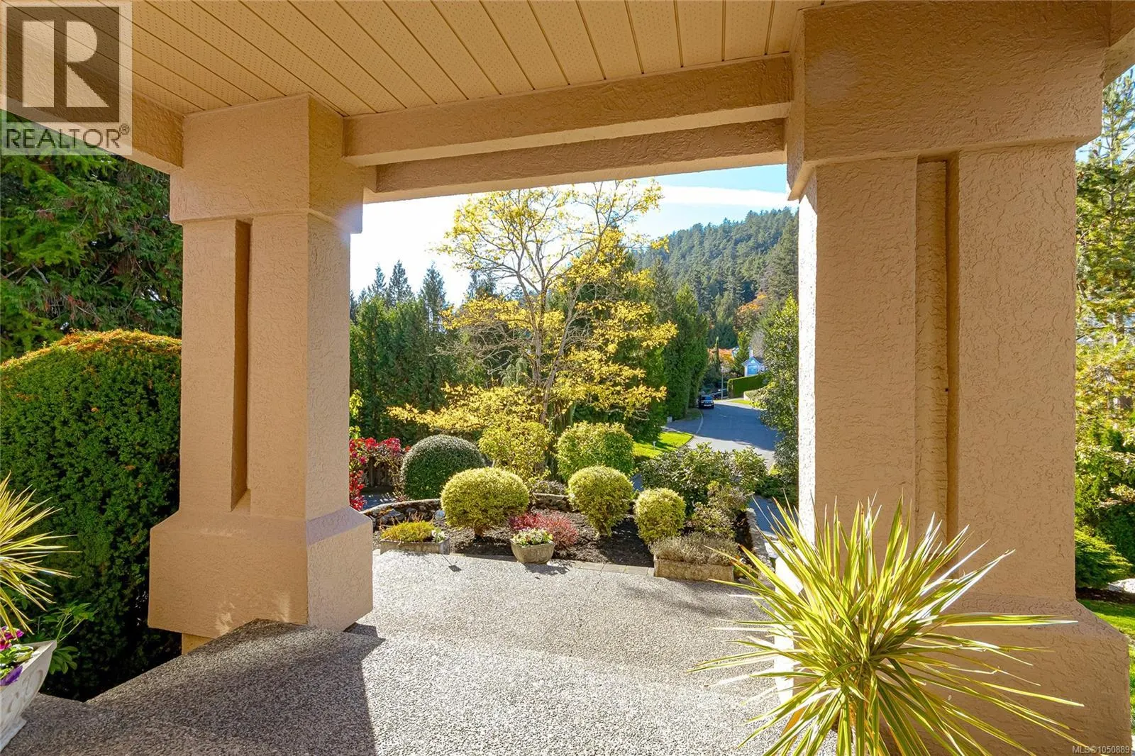 8593 Kingcome Cres