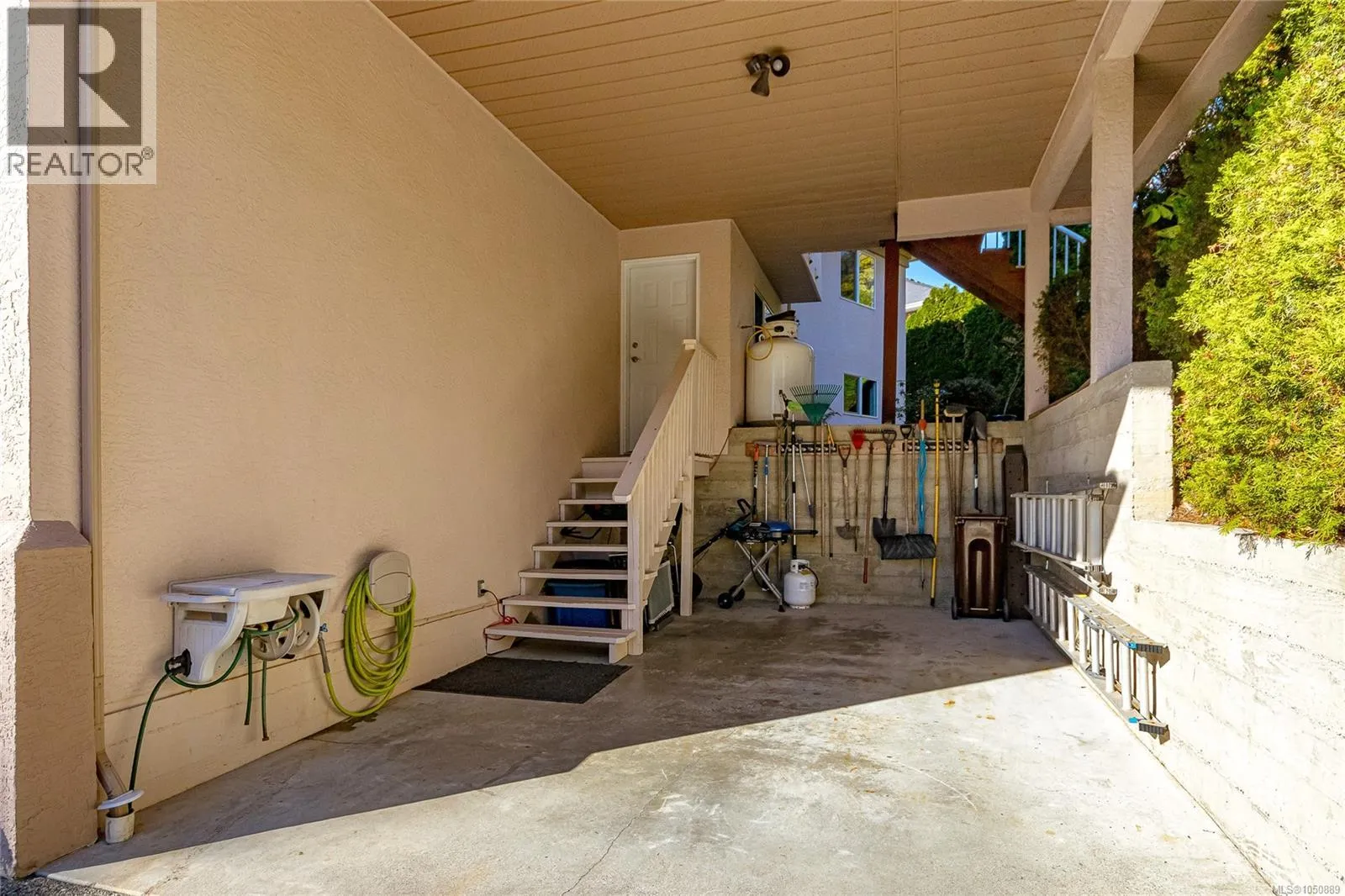 8593 Kingcome Cres