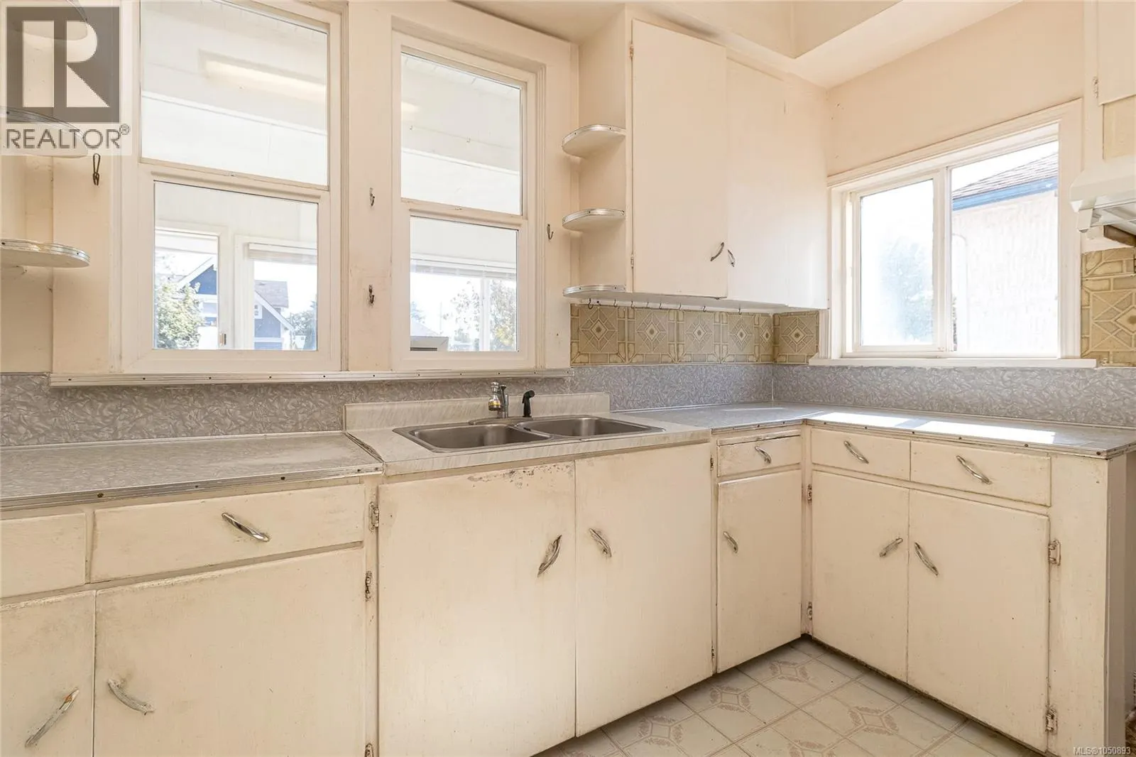 2531 Fernwood Rd