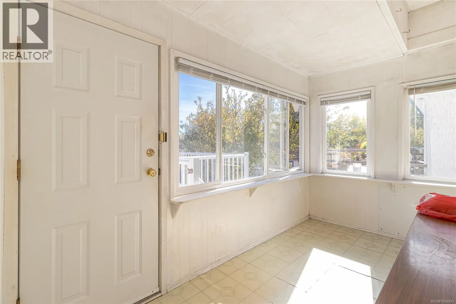 2531 Fernwood Rd