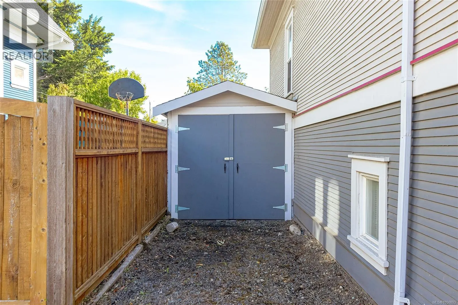 2531 Fernwood Rd