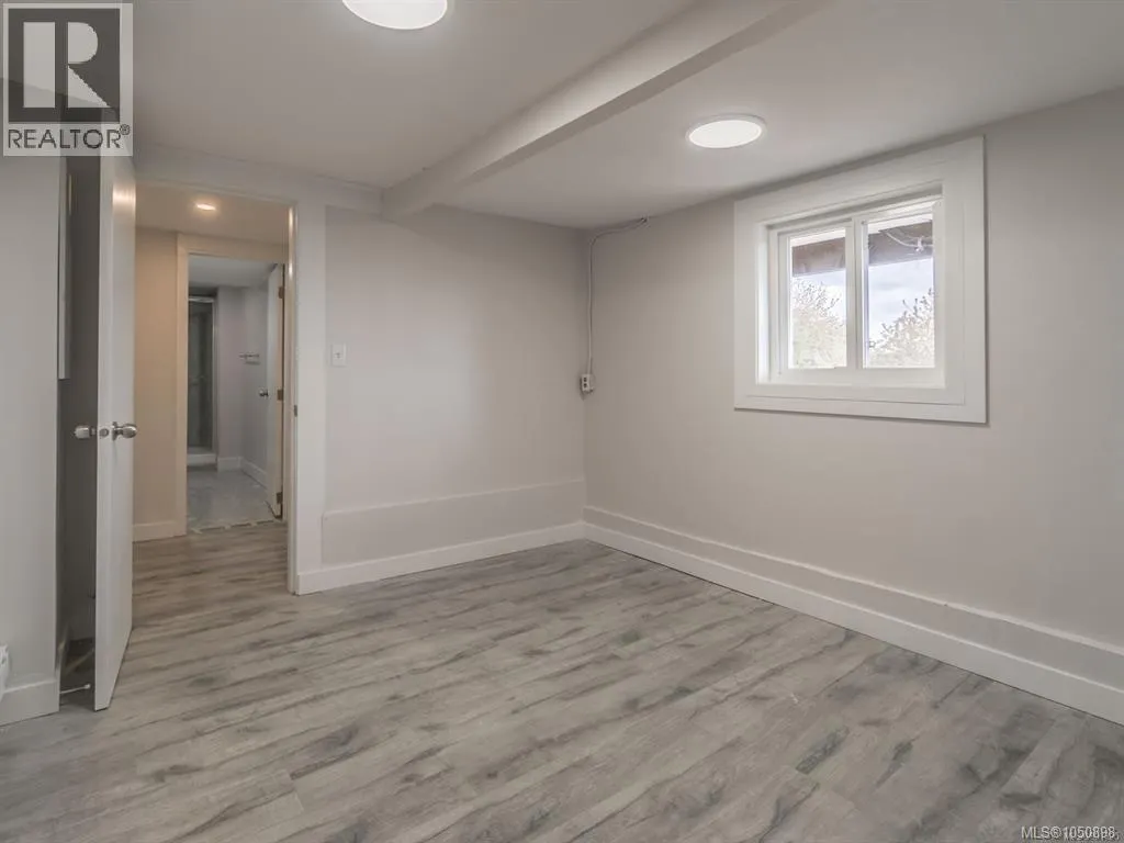 18 Gillespie St S