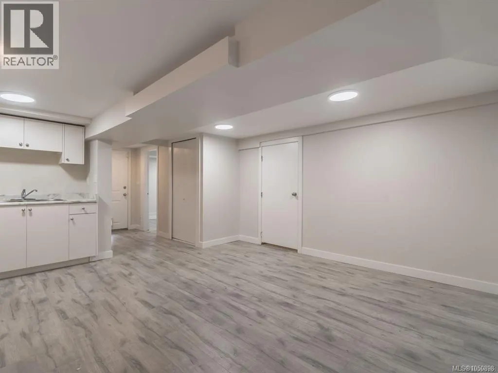18 Gillespie St S