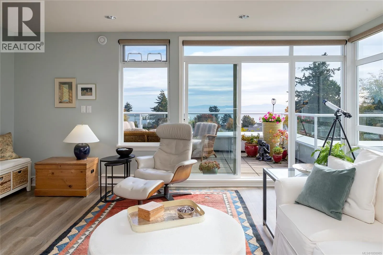501 5110 Cordova Bay Rd