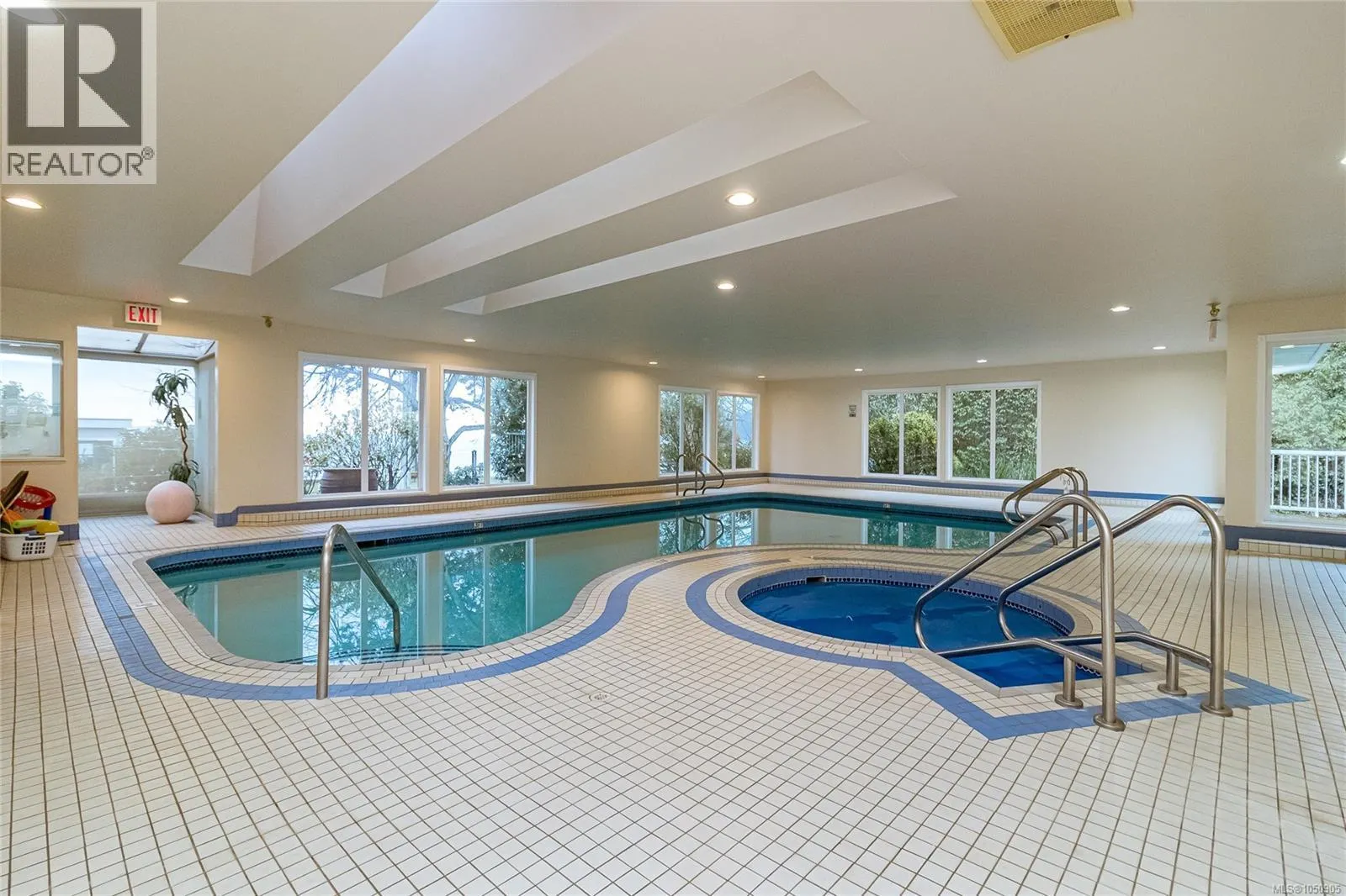 501 5110 Cordova Bay Rd