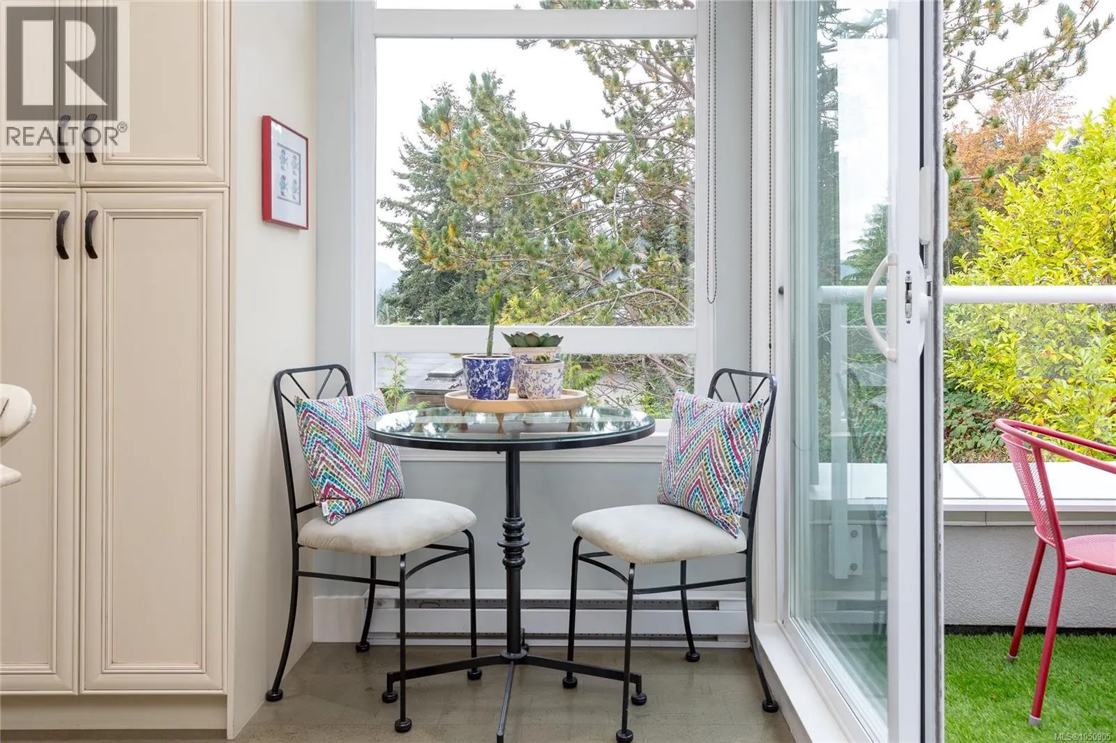 501 5110 Cordova Bay Rd