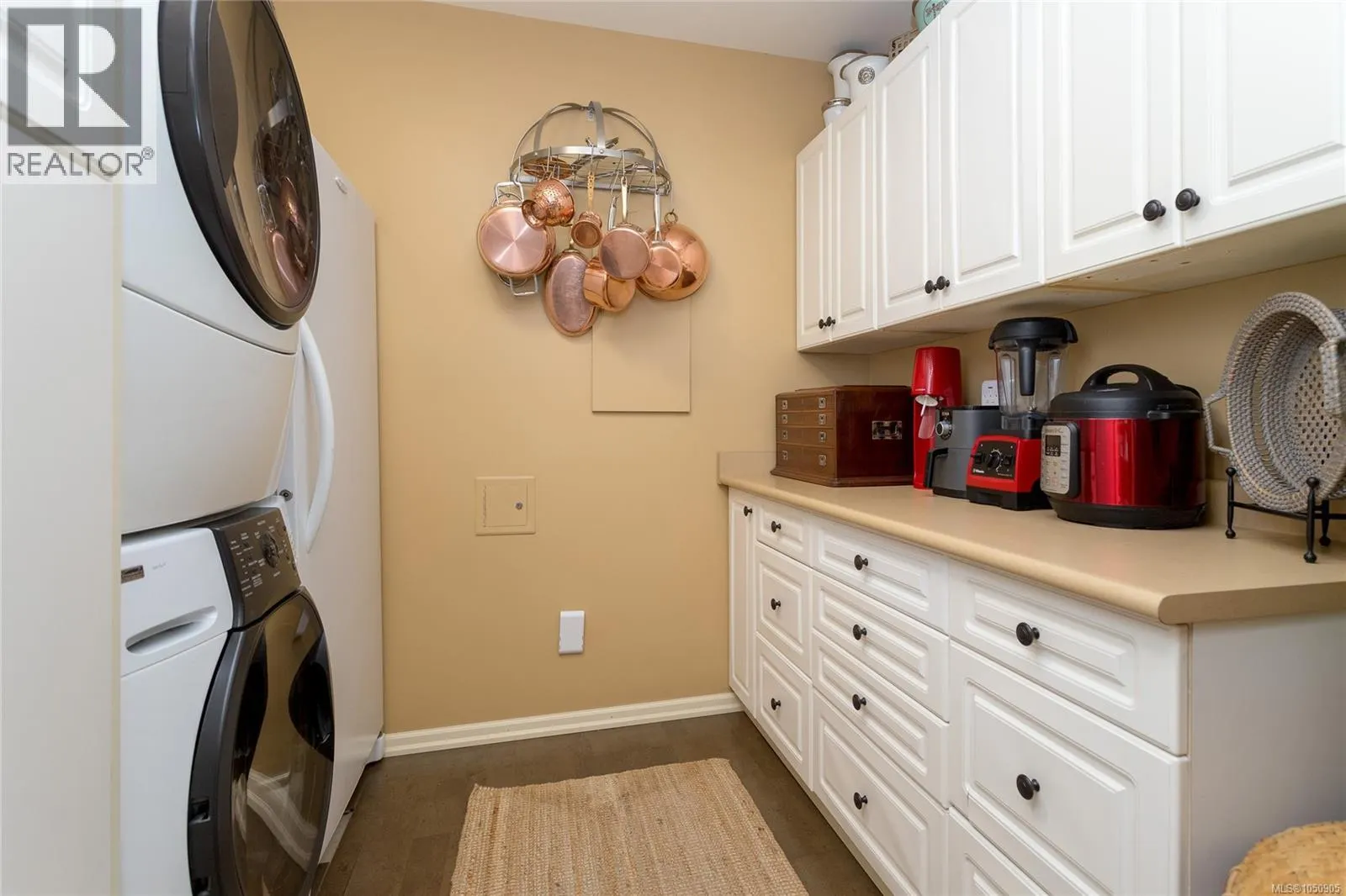 501 5110 Cordova Bay Rd