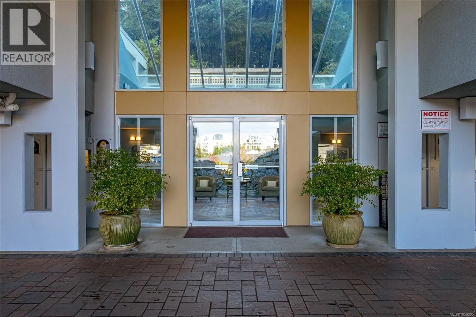 501 5110 Cordova Bay Rd