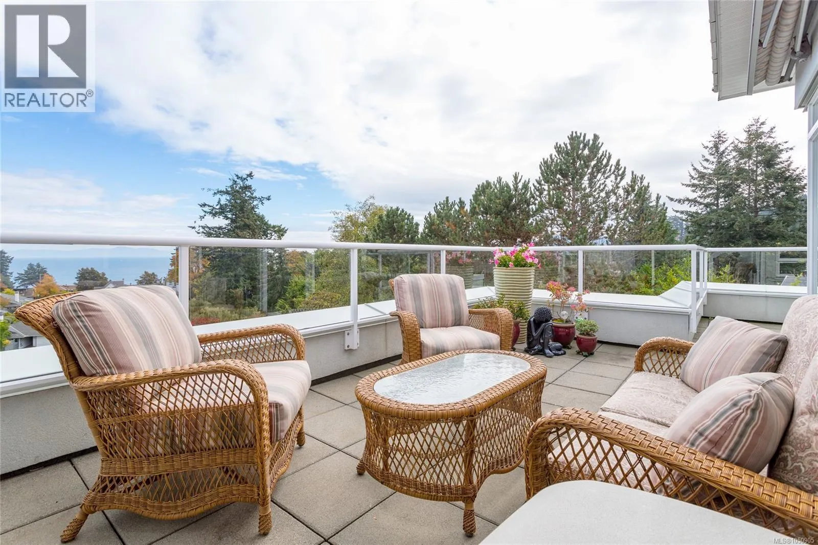 501 5110 Cordova Bay Rd