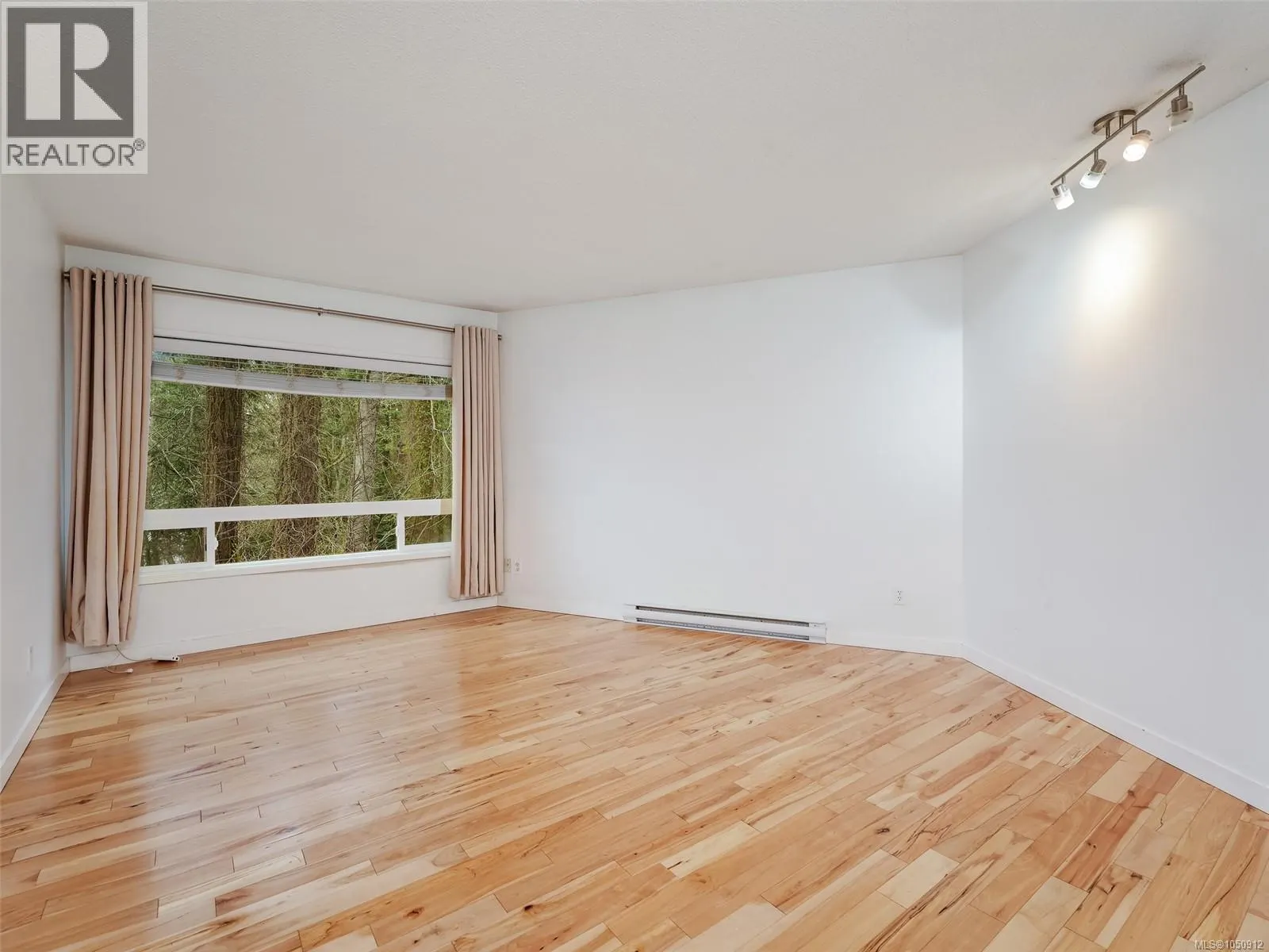 4553 Cordova Bay Rd