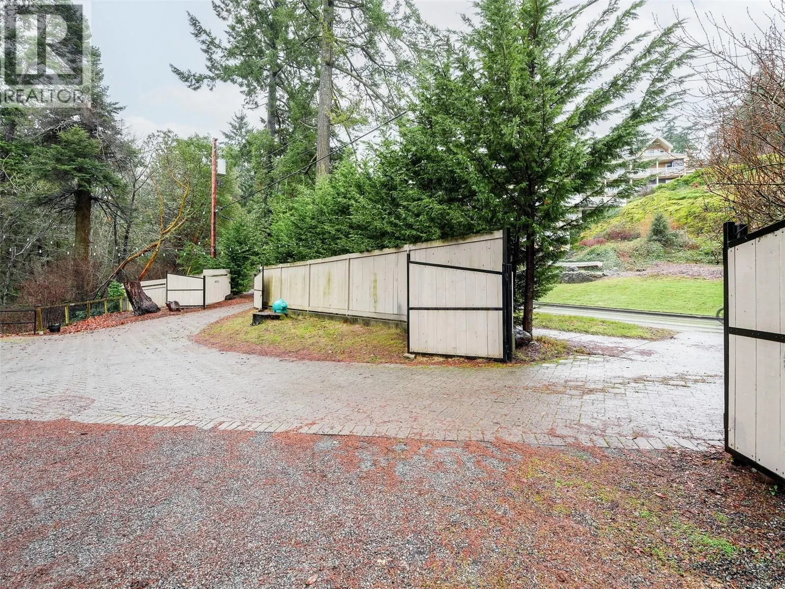 4553 Cordova Bay Rd