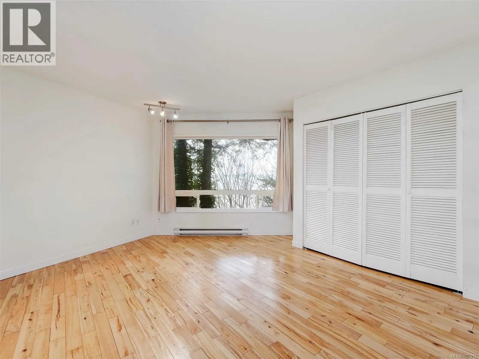4553 Cordova Bay Rd