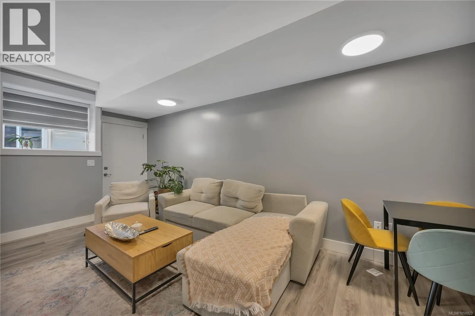 267 Golden Oaks Cres