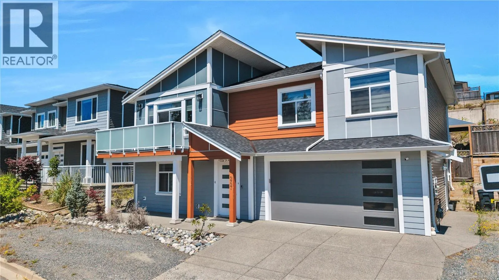 267 Golden Oaks Cres