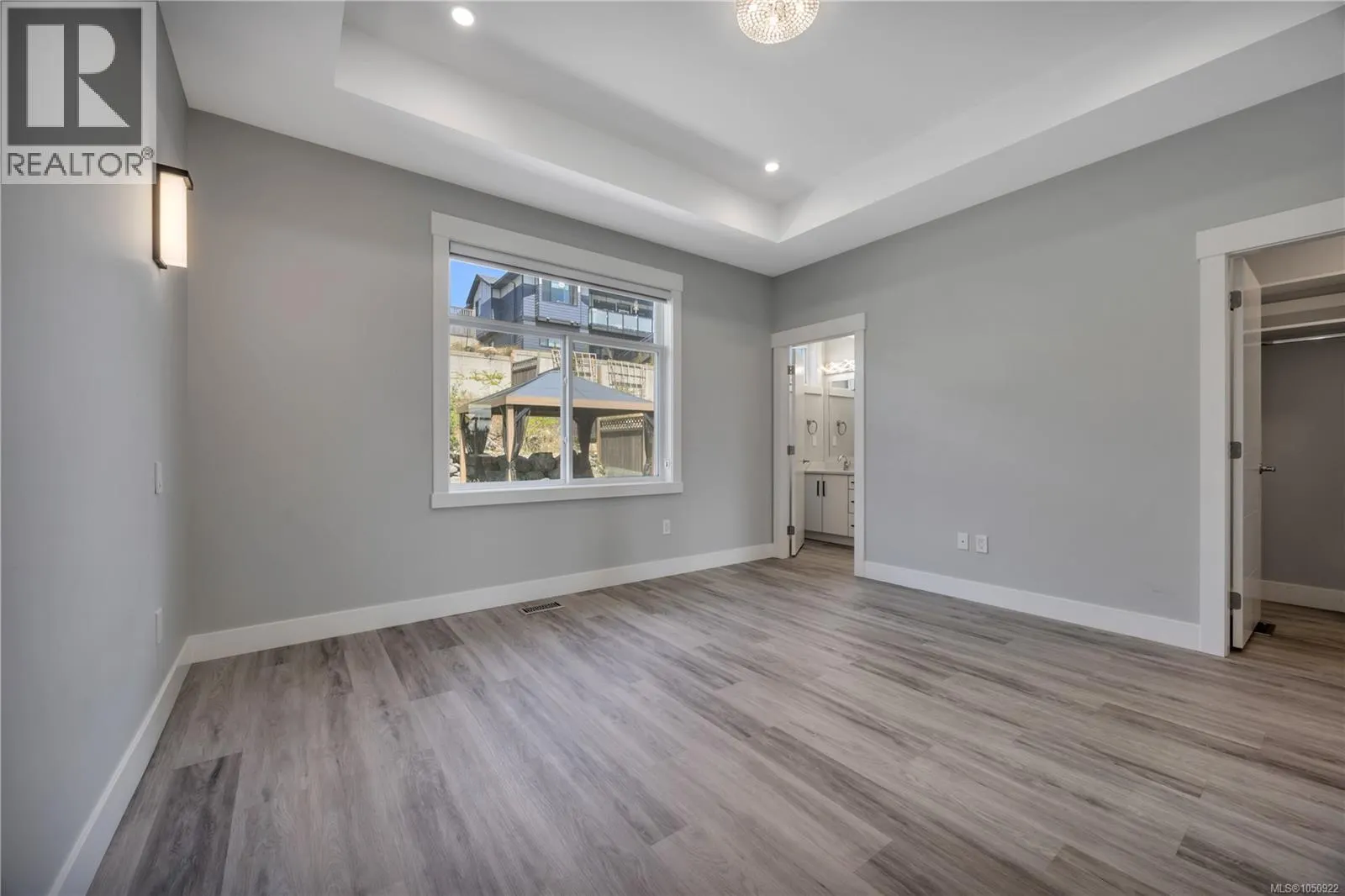 267 Golden Oaks Cres