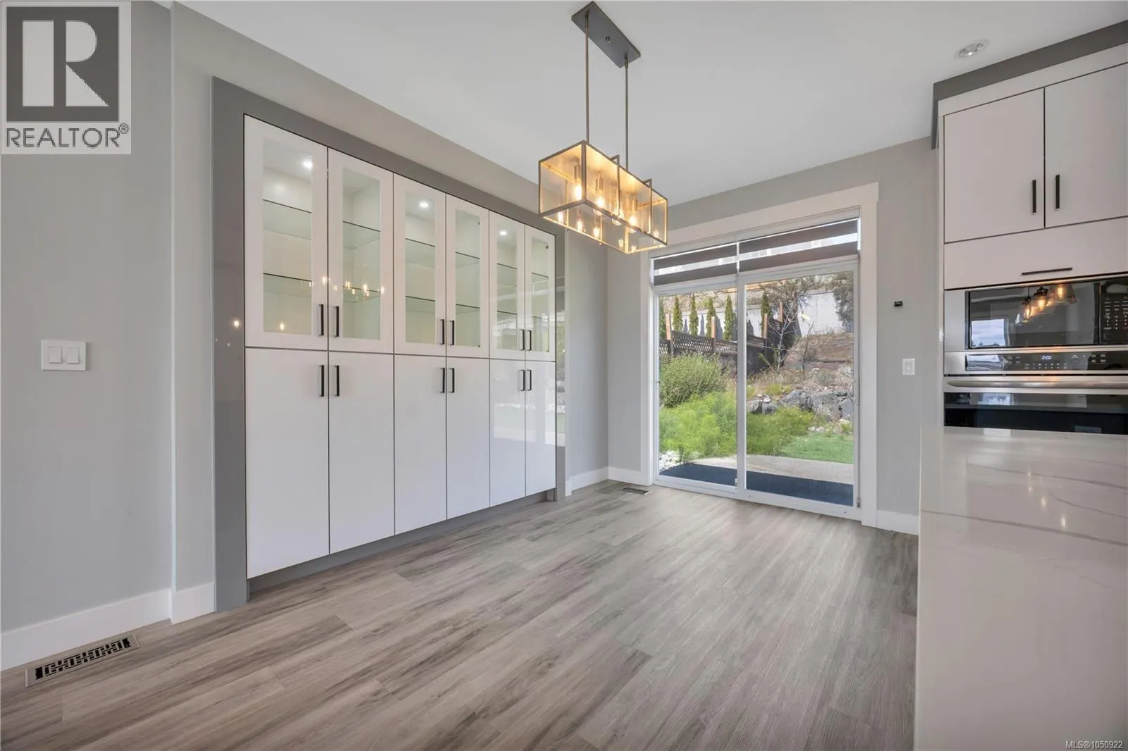 267 Golden Oaks Cres