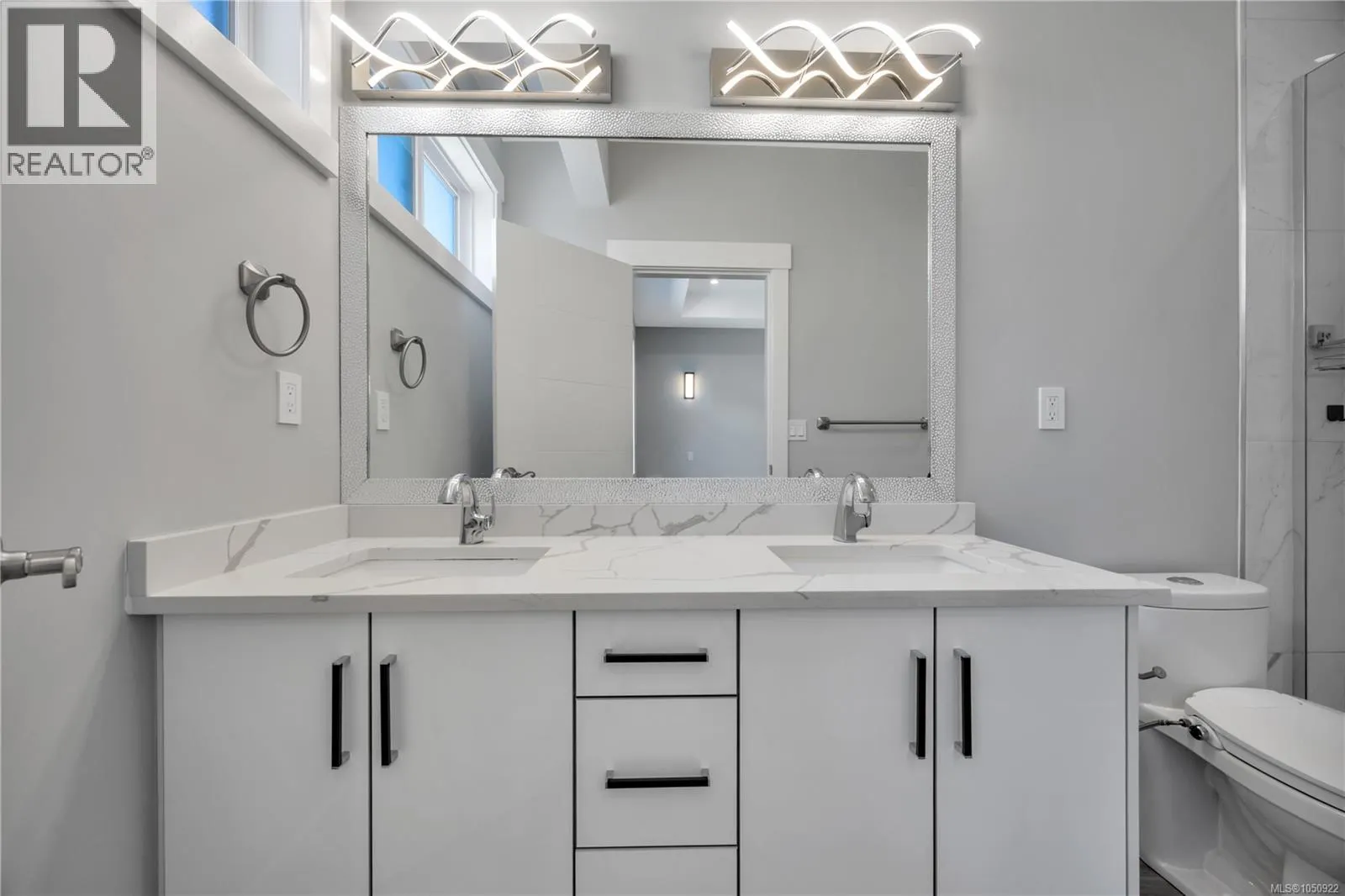 267 Golden Oaks Cres