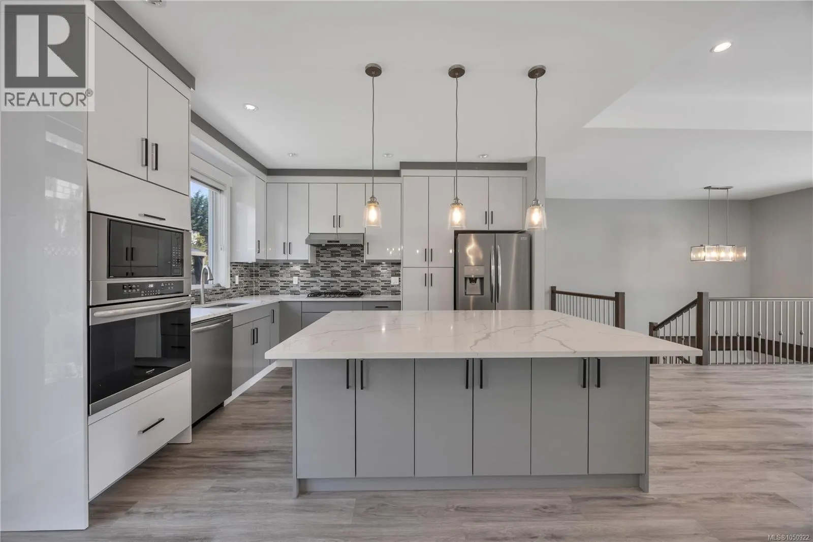 267 Golden Oaks Cres