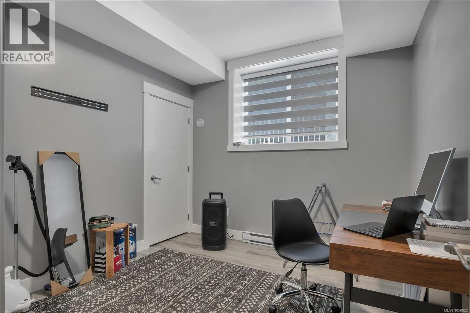 267 Golden Oaks Cres