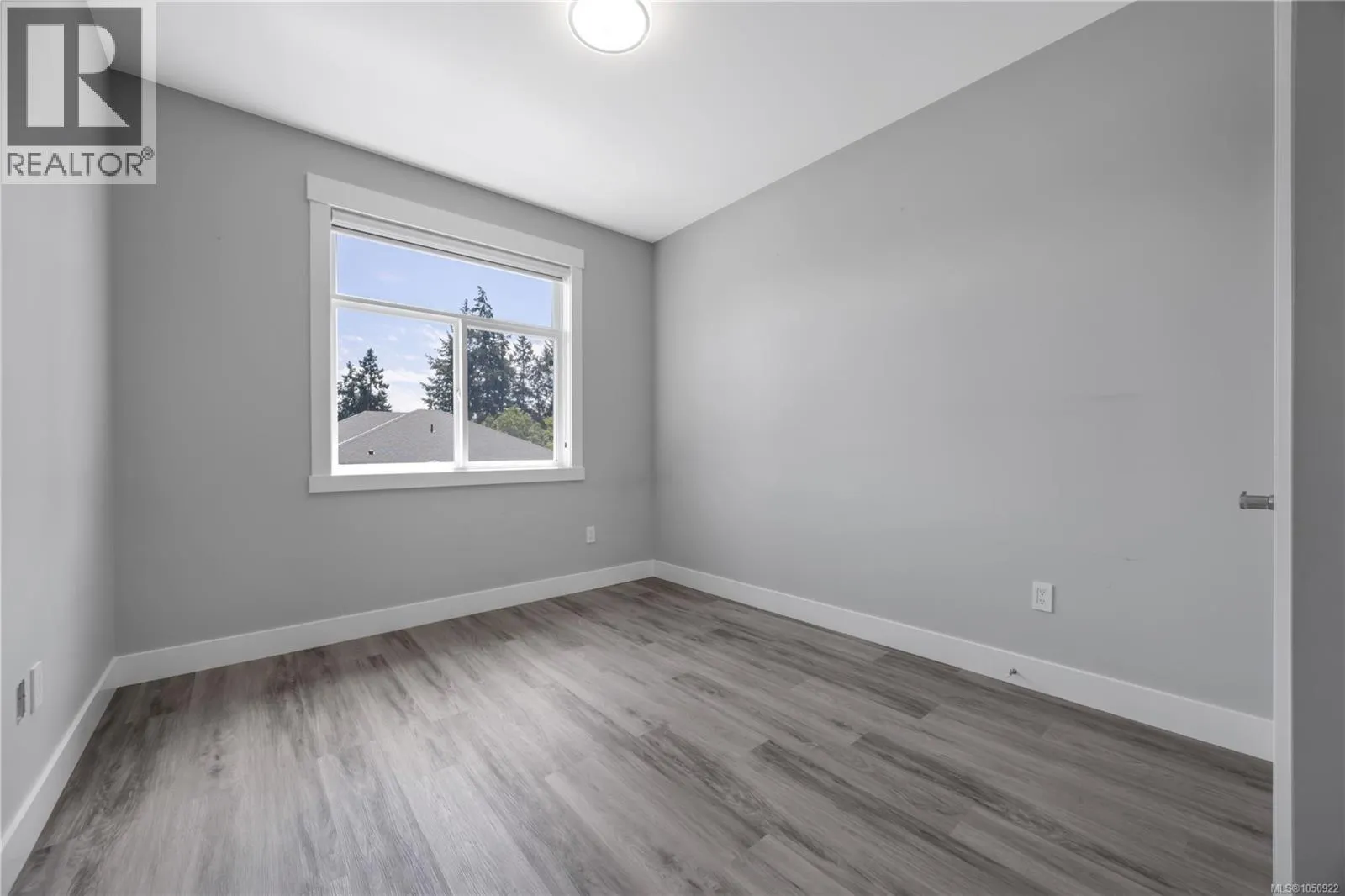 267 Golden Oaks Cres