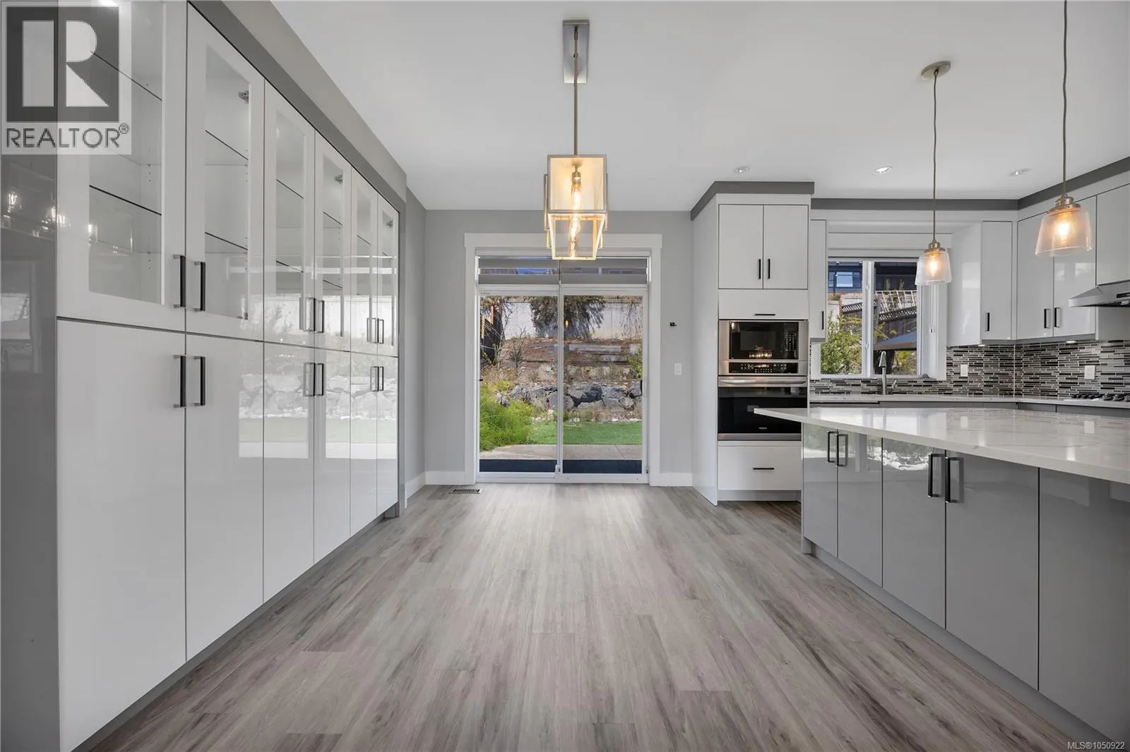 267 Golden Oaks Cres