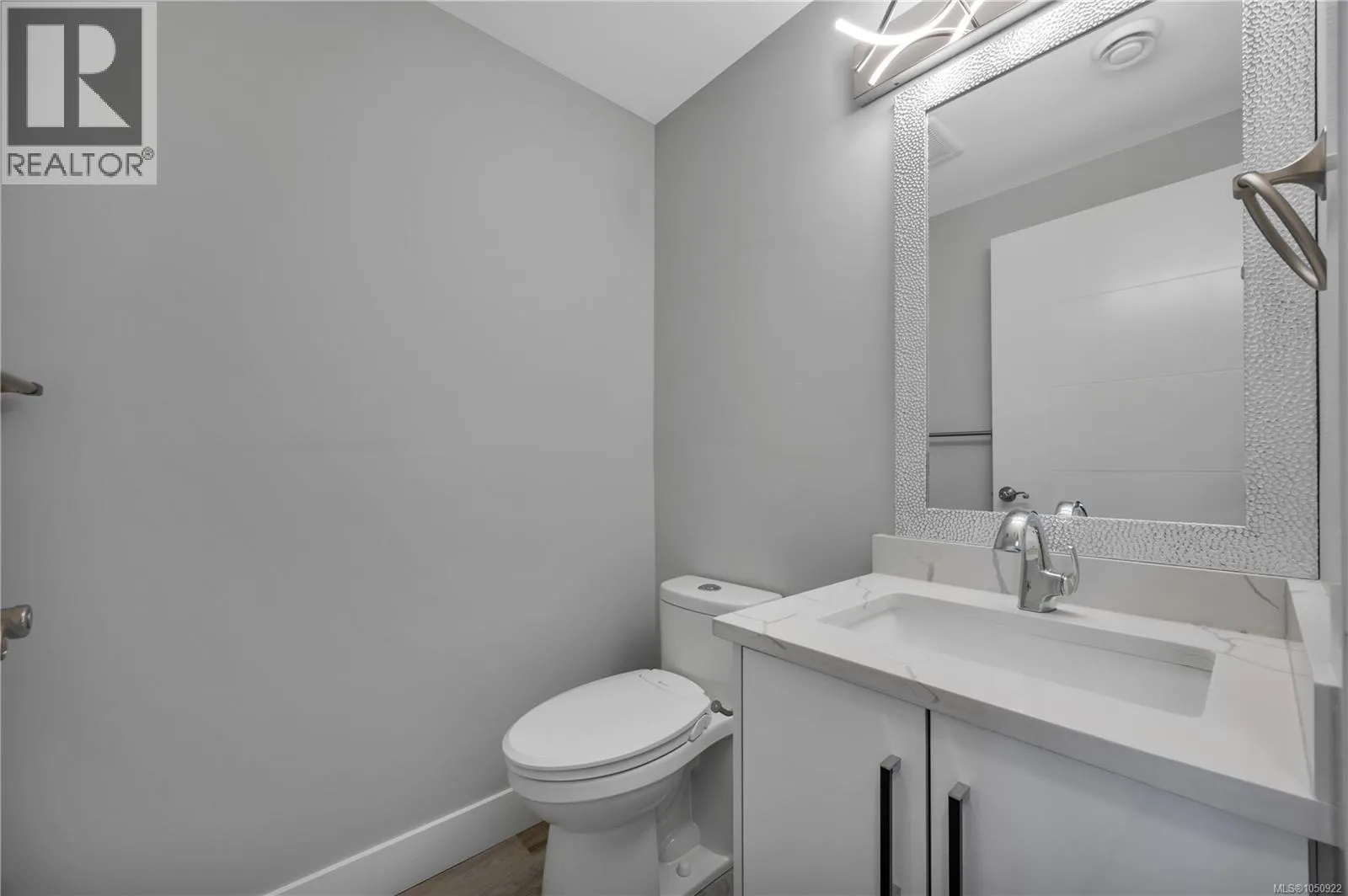 267 Golden Oaks Cres
