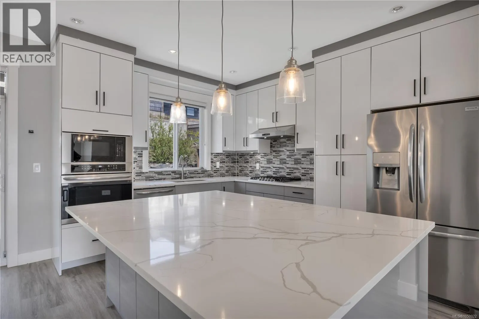 267 Golden Oaks Cres