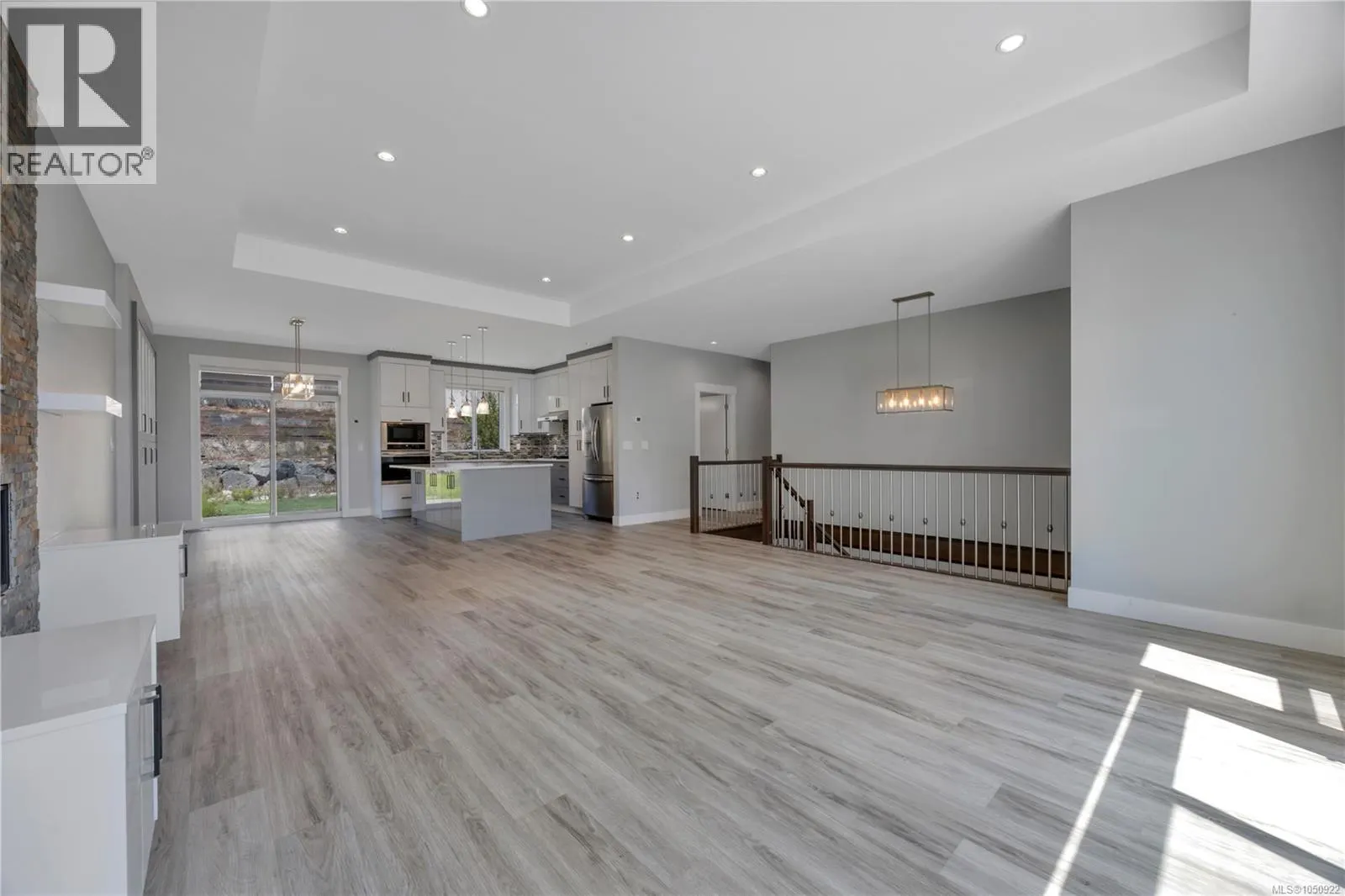 267 Golden Oaks Cres