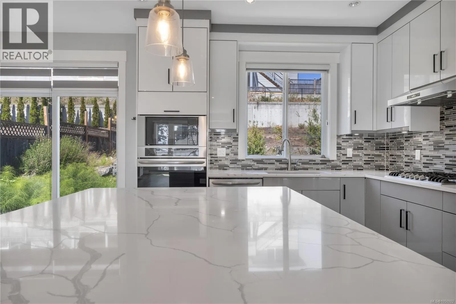 267 Golden Oaks Cres