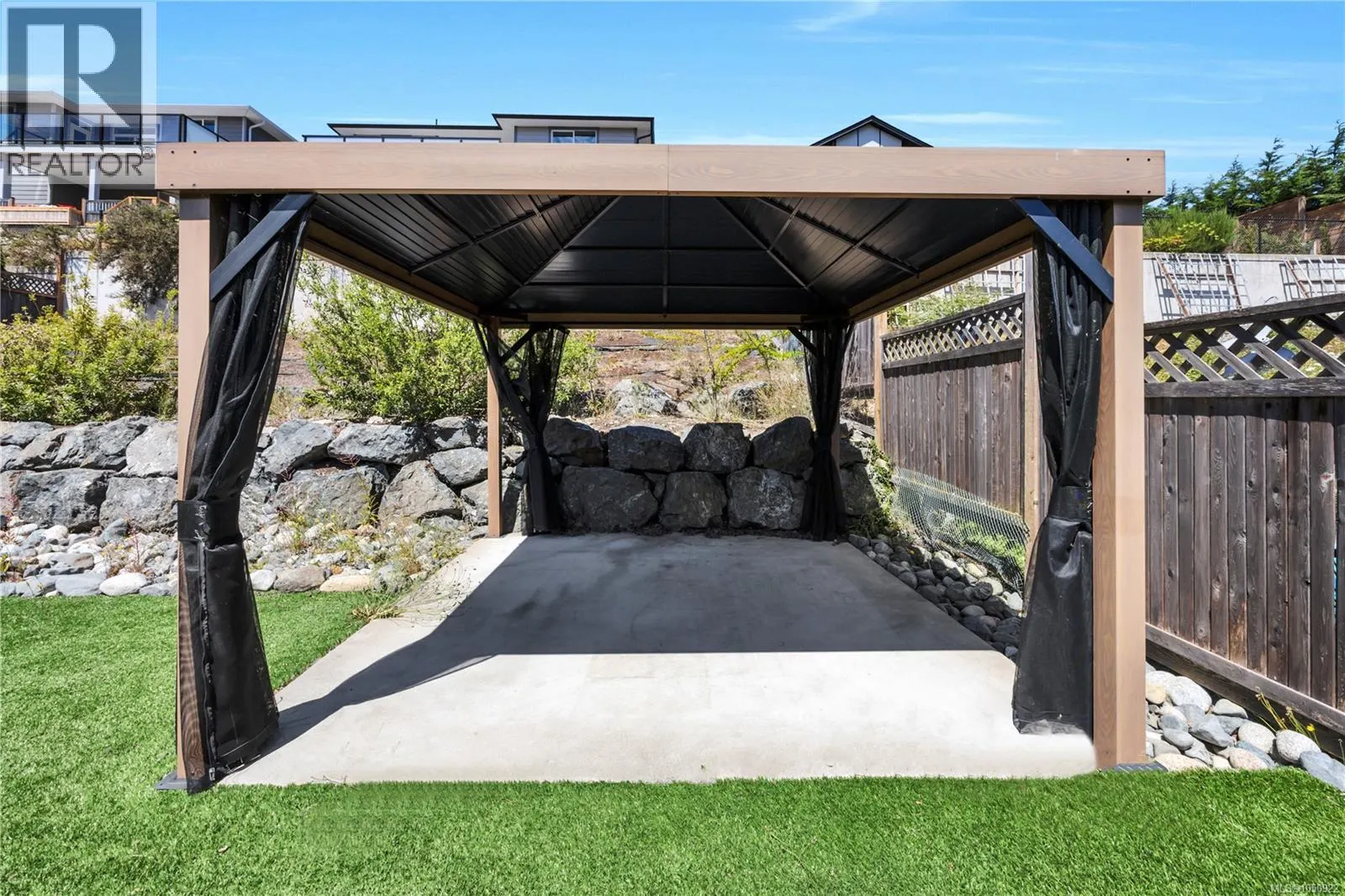 267 Golden Oaks Cres