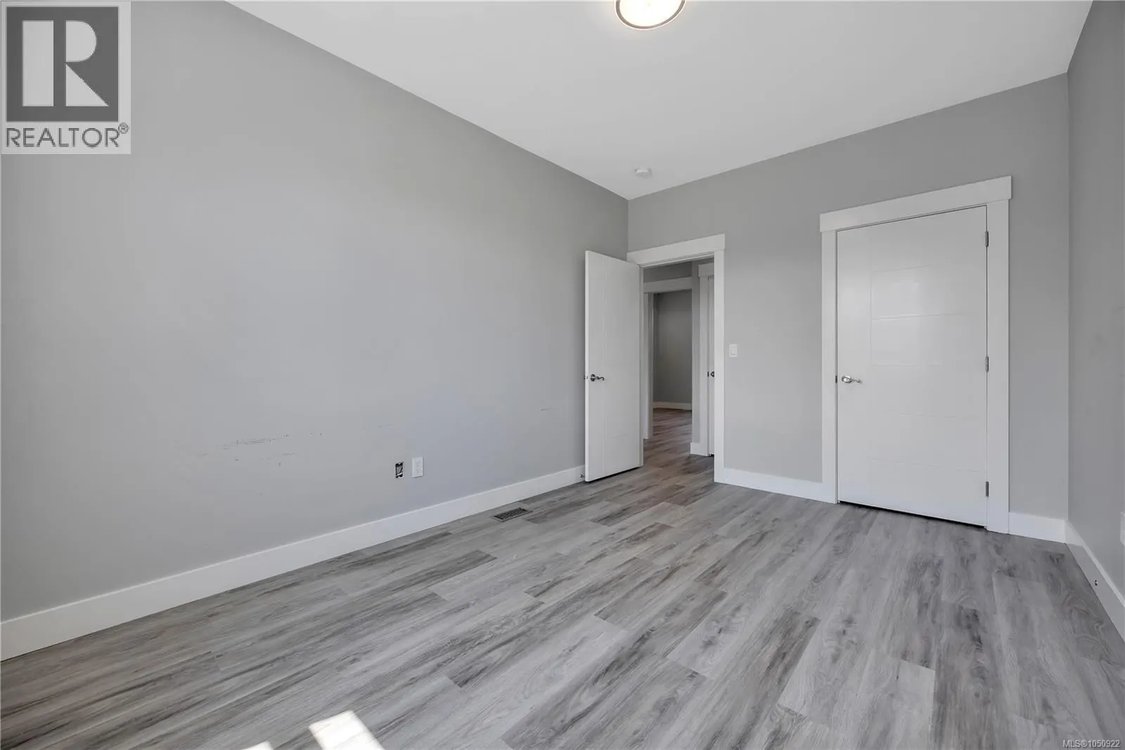 267 Golden Oaks Cres