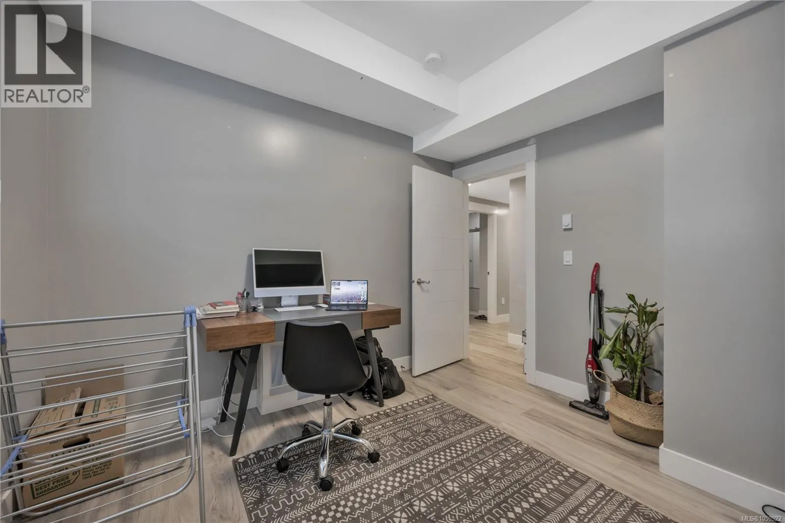 267 Golden Oaks Cres