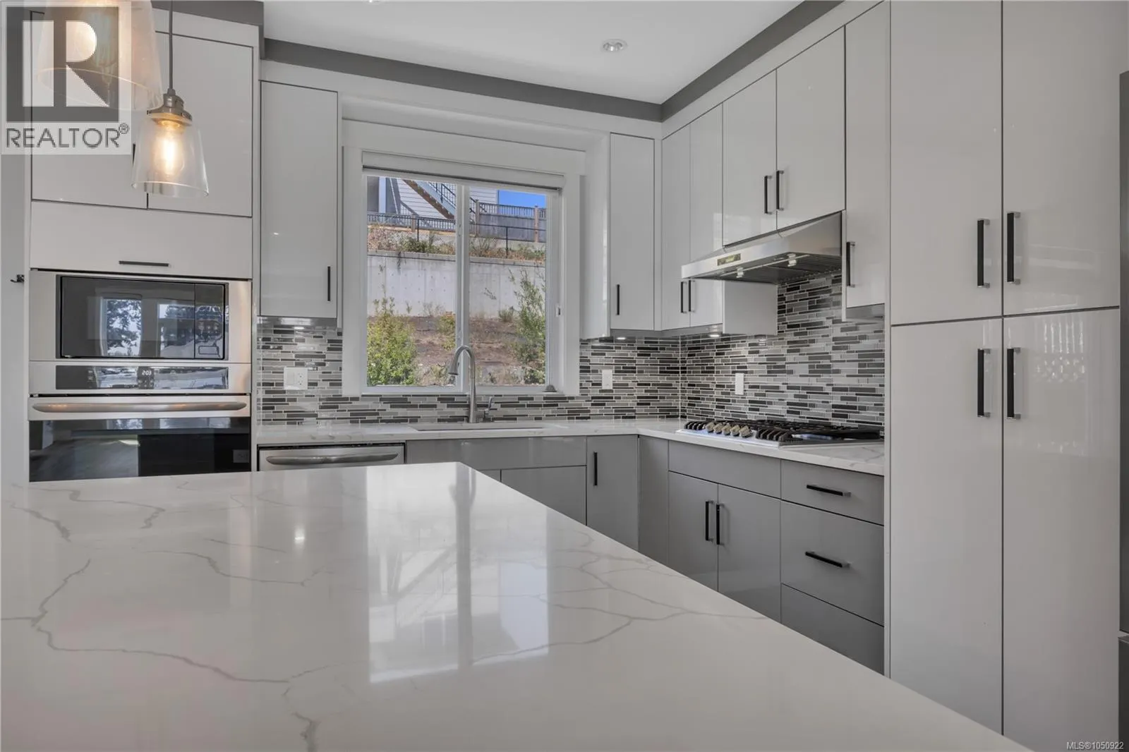 267 Golden Oaks Cres