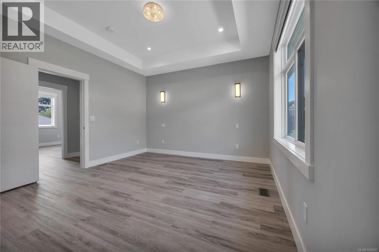 267 Golden Oaks Cres