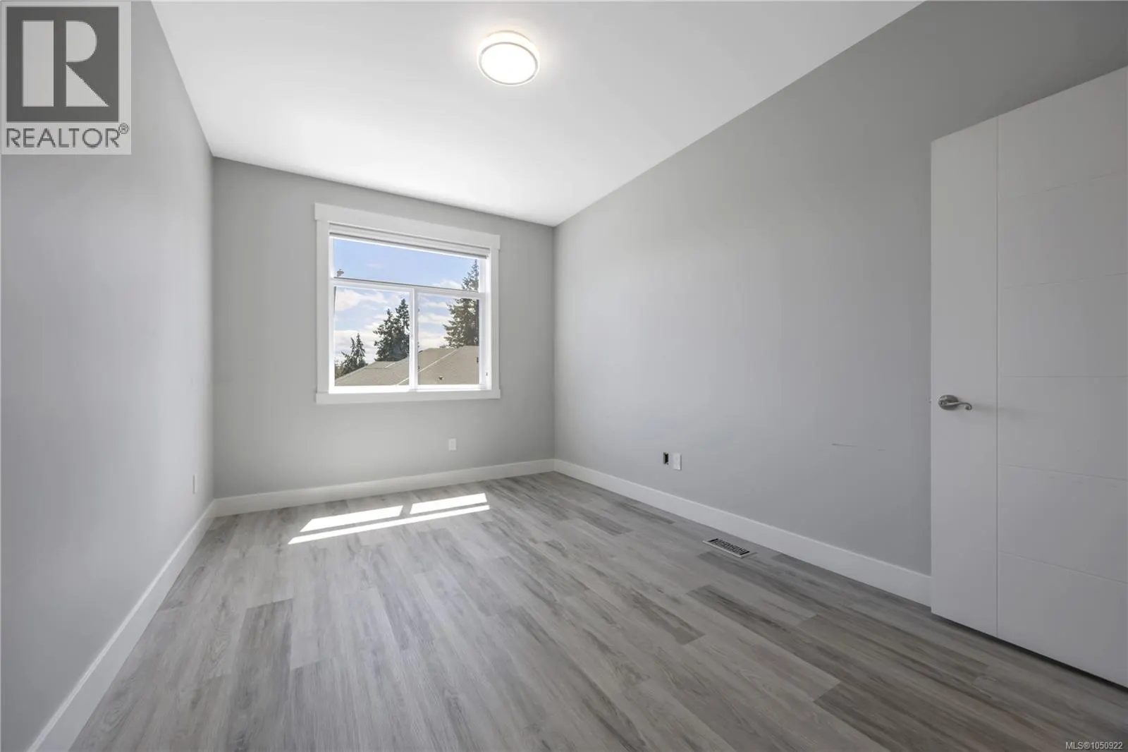 267 Golden Oaks Cres