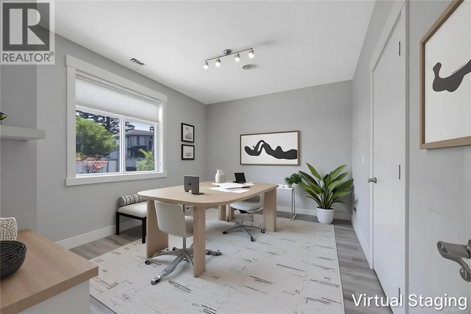 267 Golden Oaks Cres