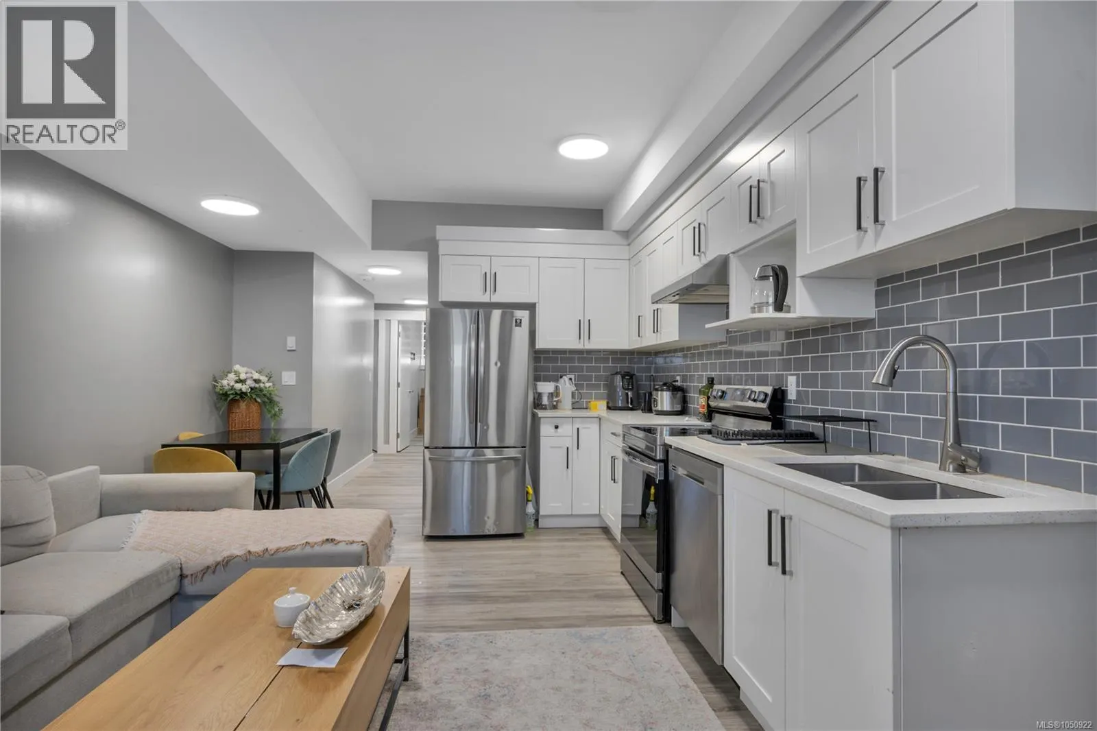 267 Golden Oaks Cres
