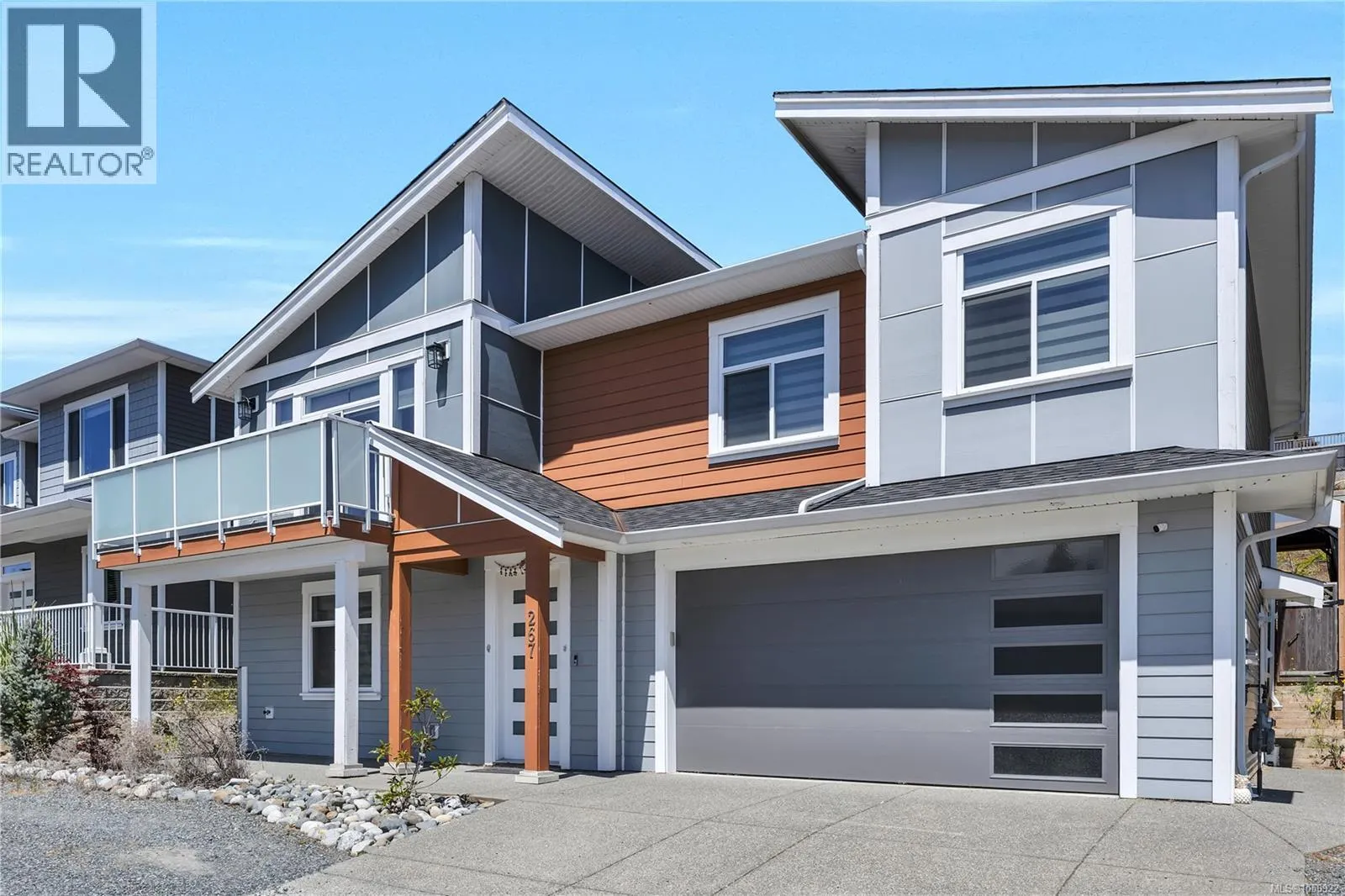 267 Golden Oaks Cres